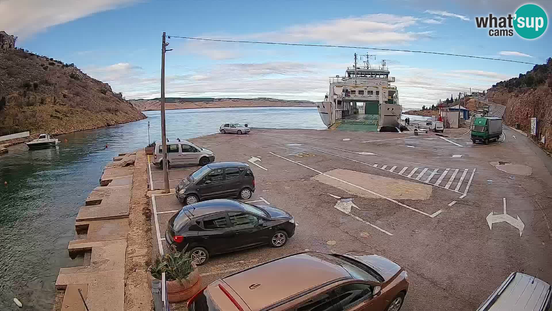 Webcam del puerto de ferris de Prizna – hacia la isla de Pag