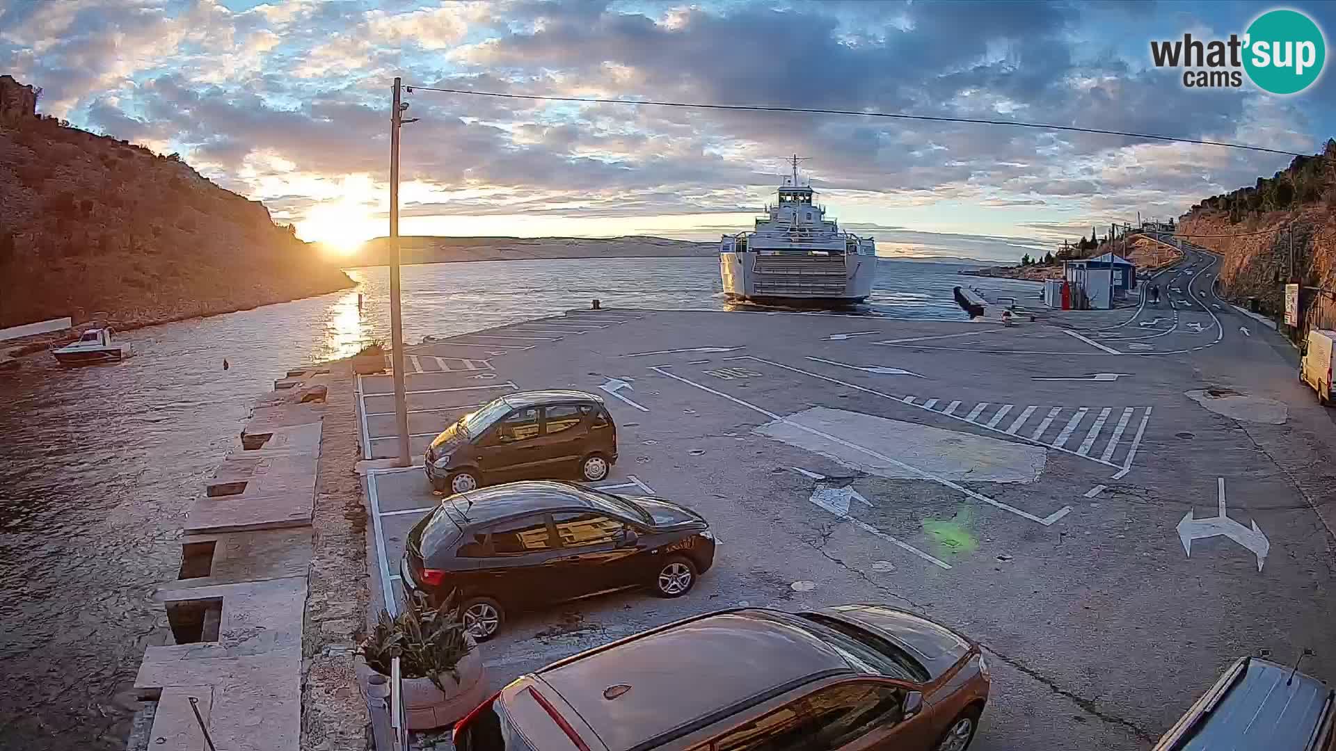 Webcam del puerto de ferris de Prizna – hacia la isla de Pag