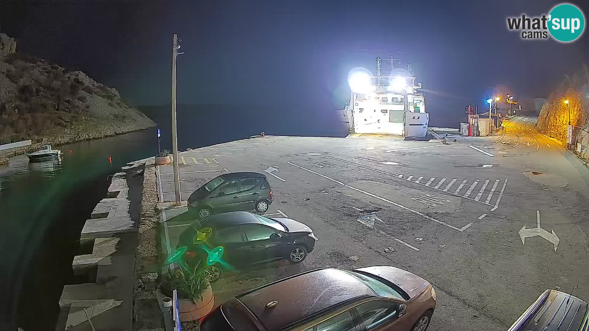 Spletna kamera trajektno pristanišče Prizna – proti otoku Pag