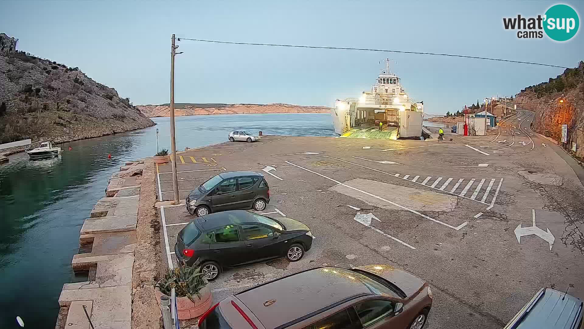 Webcam port de ferry de Prizna – vers l’île de Pag