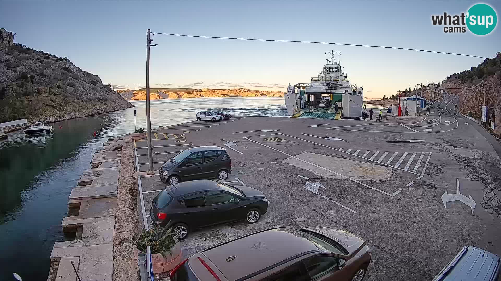 Webcam Prizna ferry port to Pag island