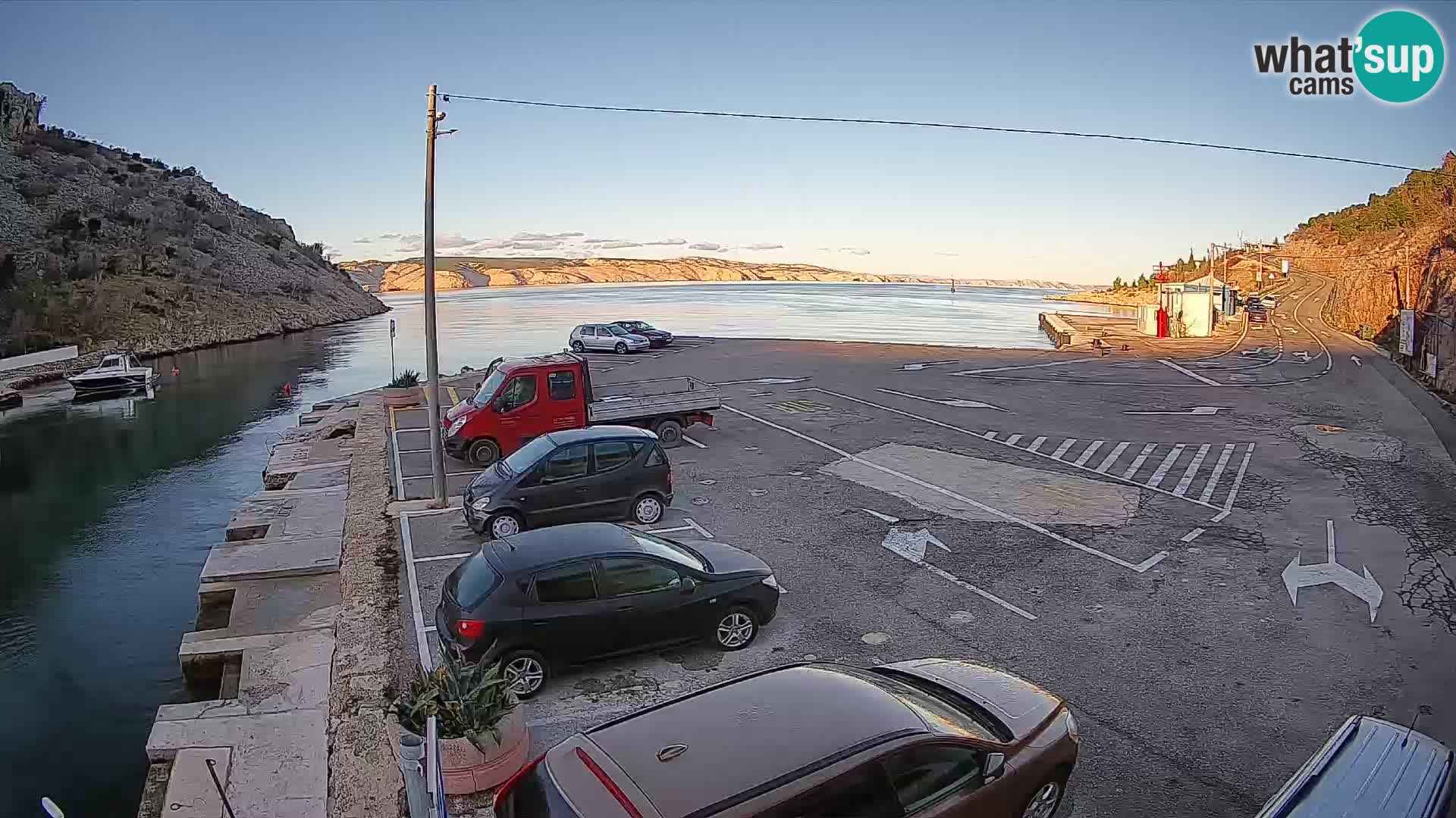 Web kamera trajektna luka Prizna – prema otoku Pag