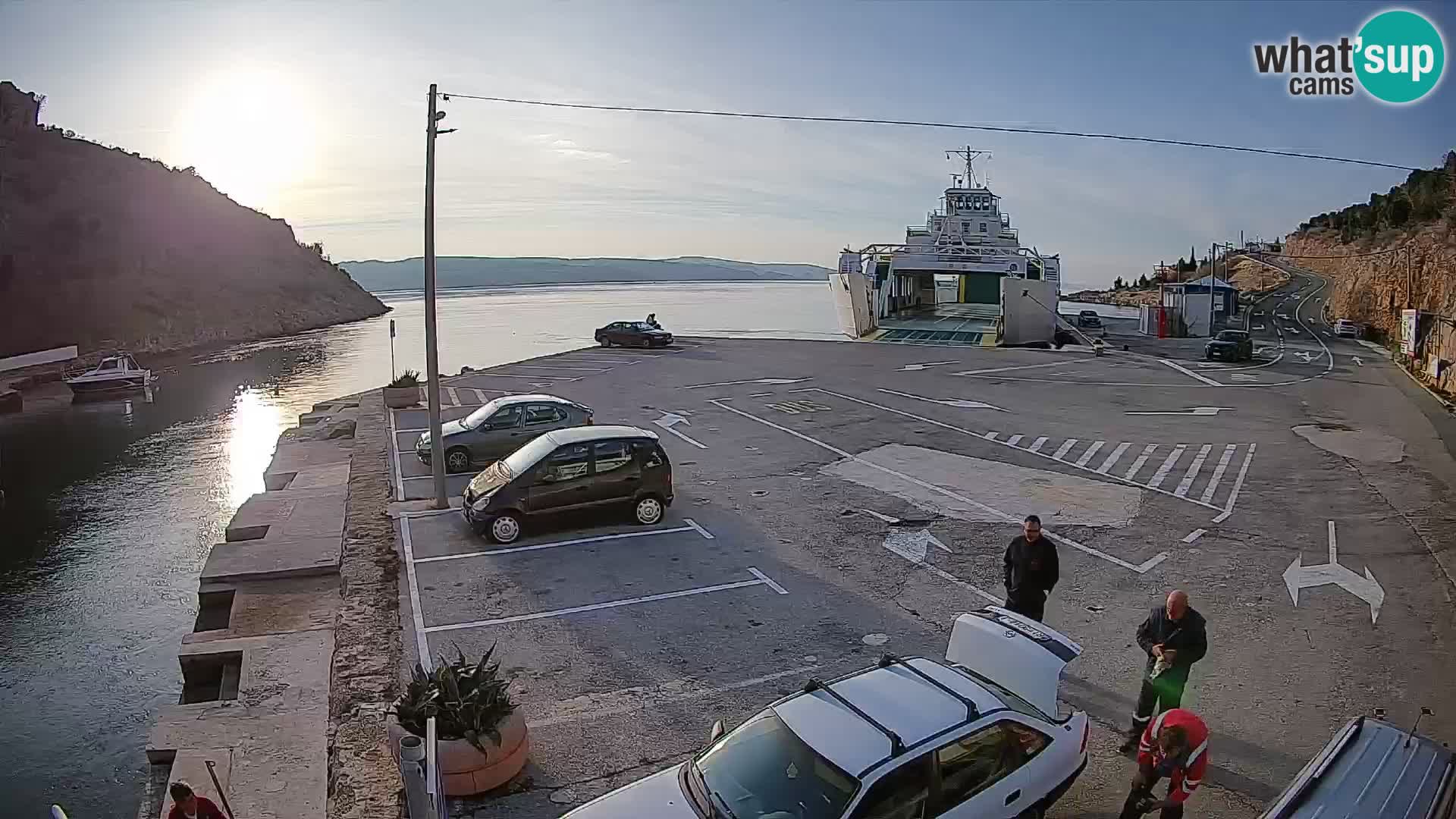 Webcam del puerto de ferris de Prizna – hacia la isla de Pag