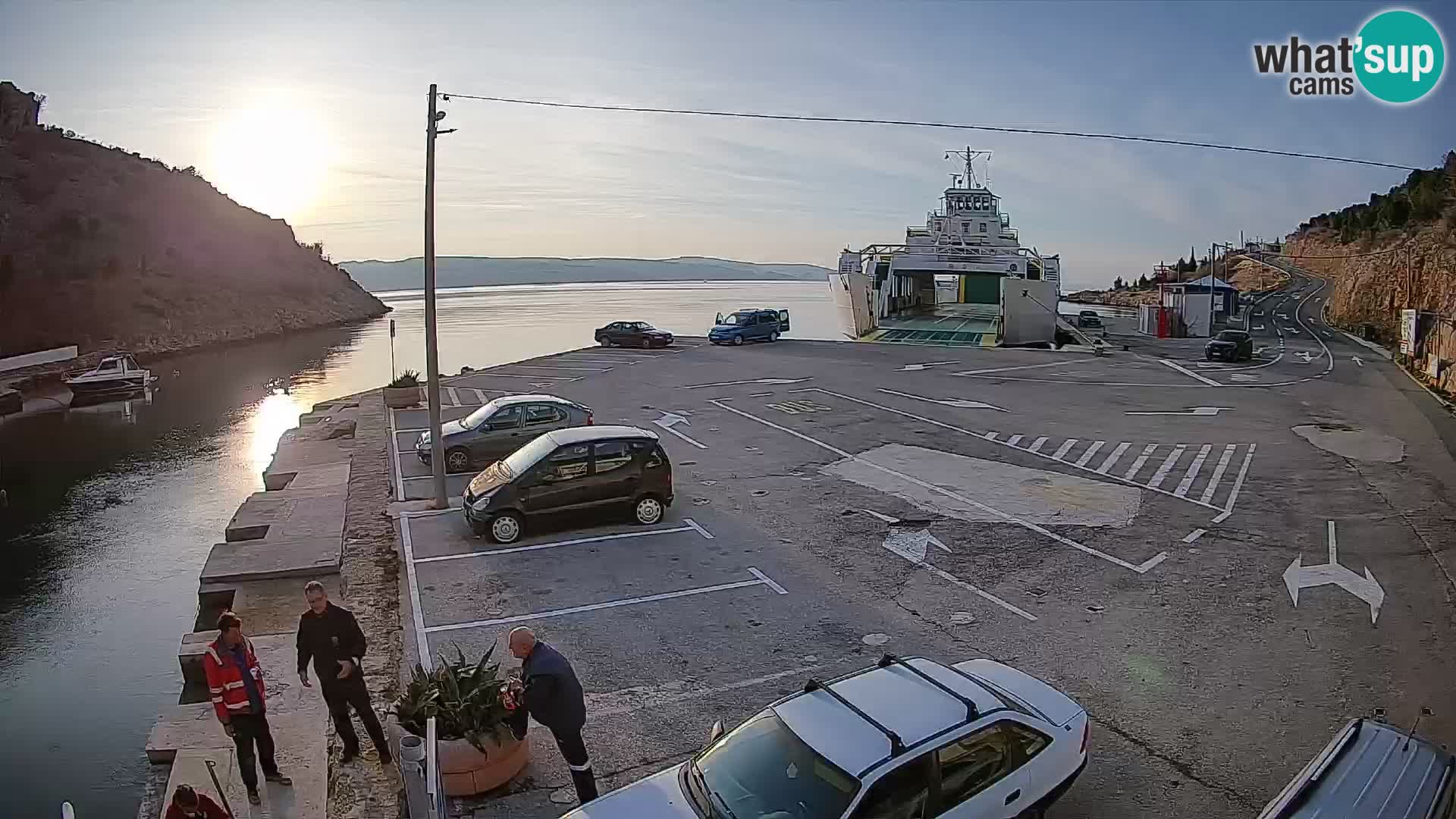 Web kamera trajektna luka Prizna – prema otoku Pag