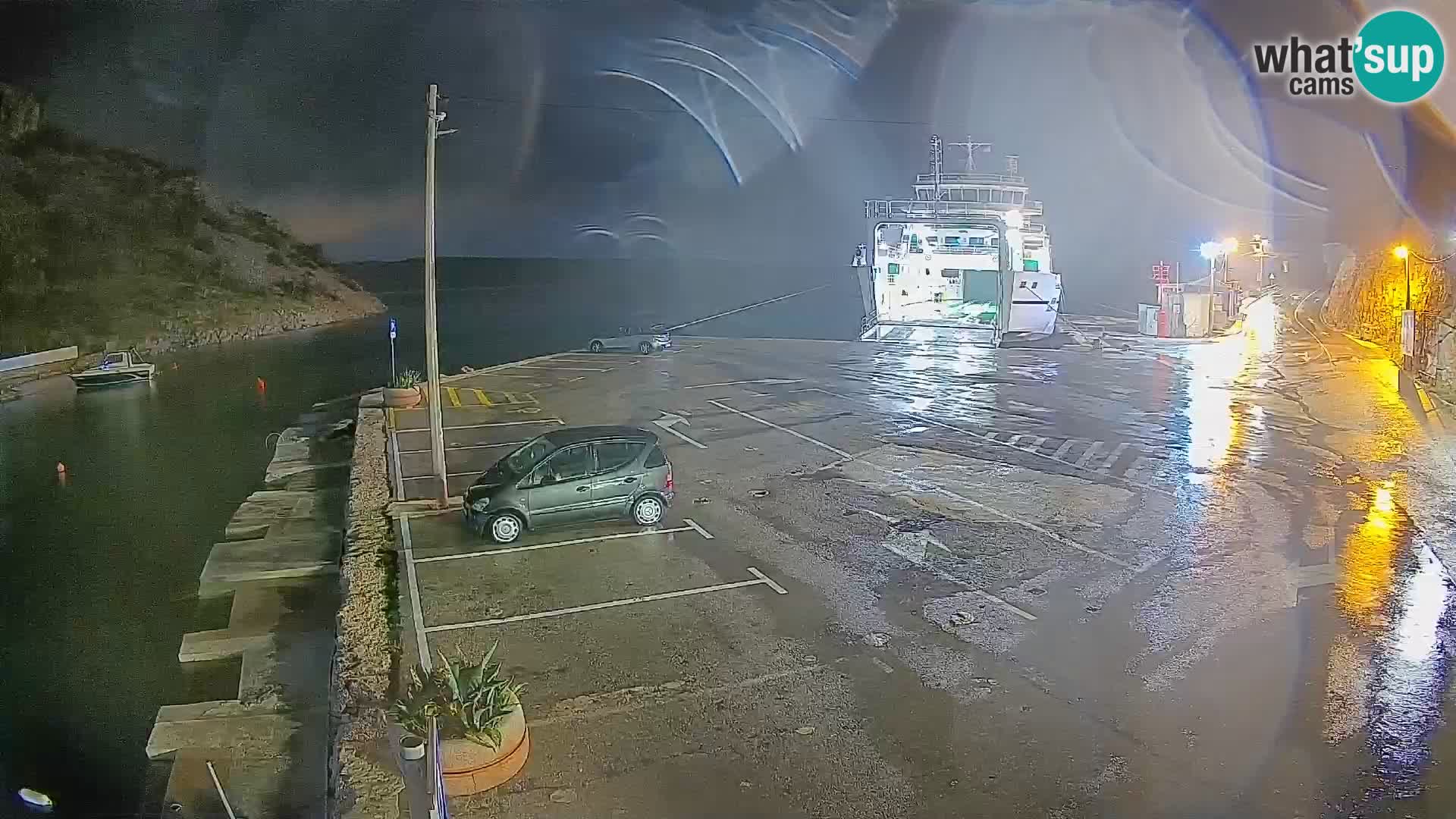 Webcam del puerto de ferris de Prizna – hacia la isla de Pag