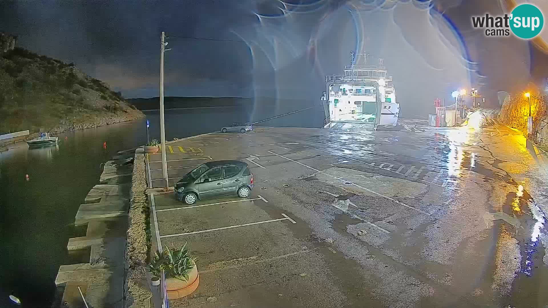 Webcam del puerto de ferris de Prizna – hacia la isla de Pag