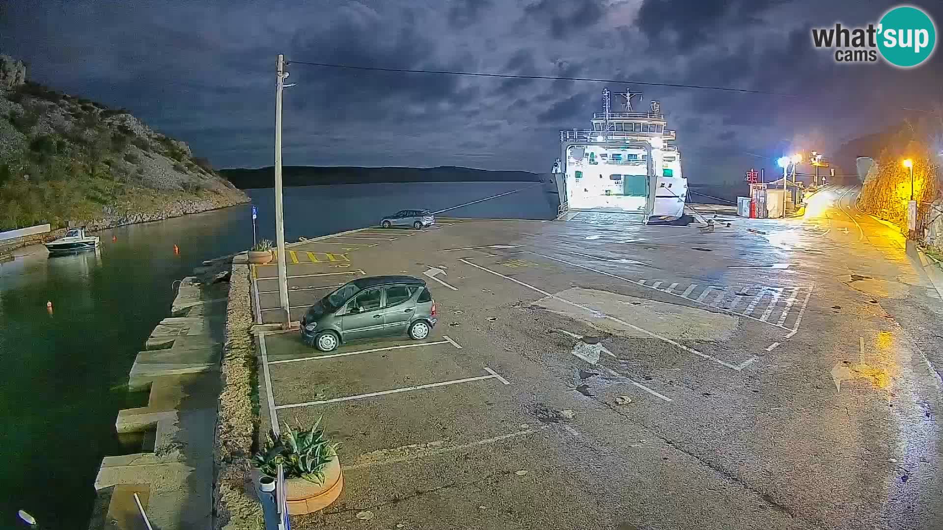 Webcam del puerto de ferris de Prizna – hacia la isla de Pag
