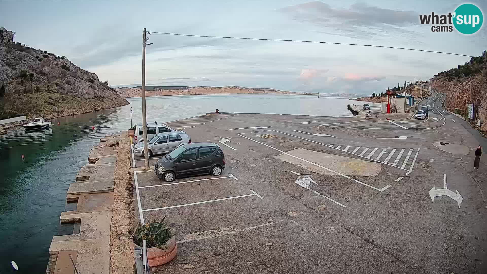 Webcam del puerto de ferris de Prizna – hacia la isla de Pag