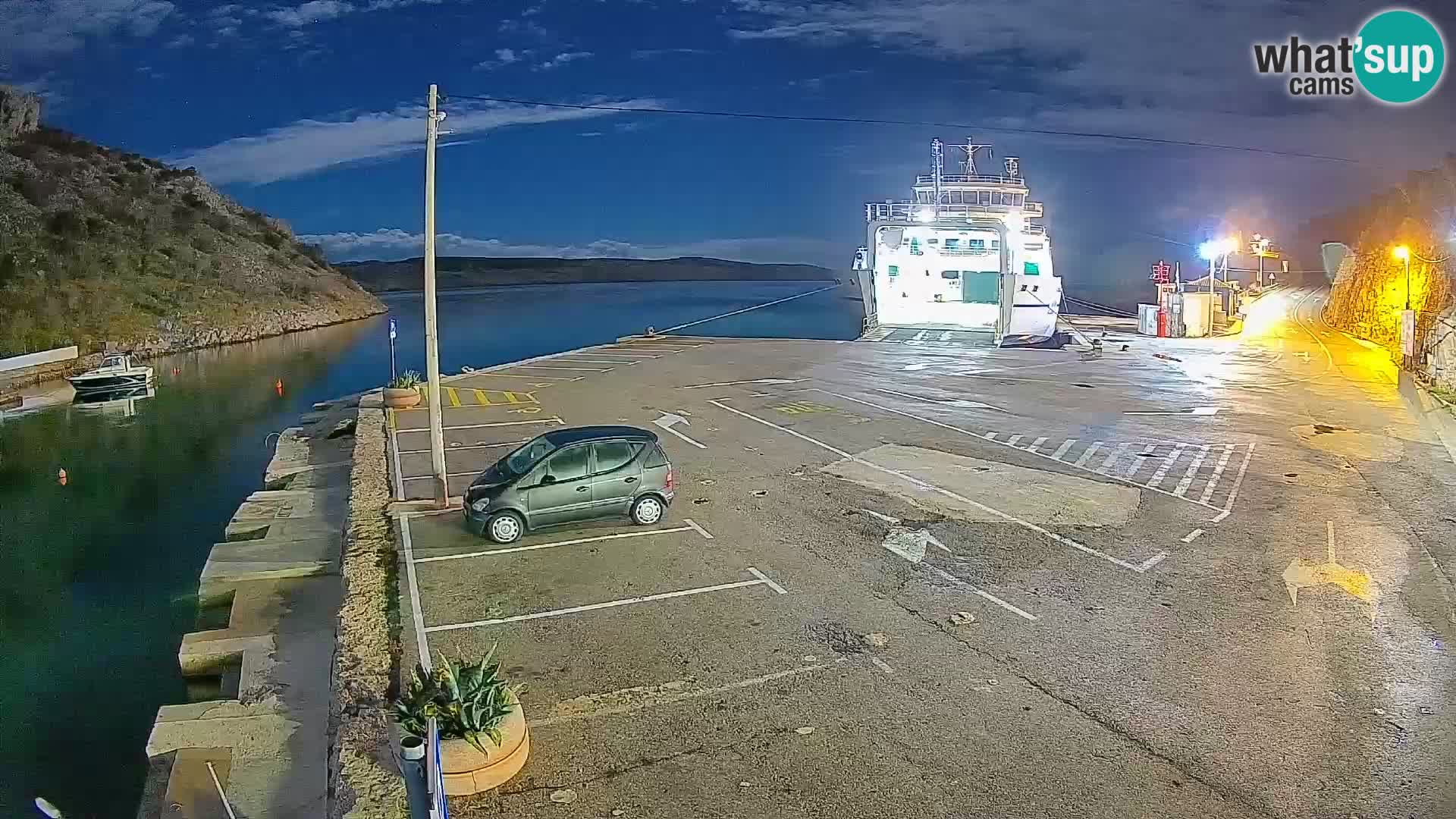 Webcam del puerto de ferris de Prizna – hacia la isla de Pag