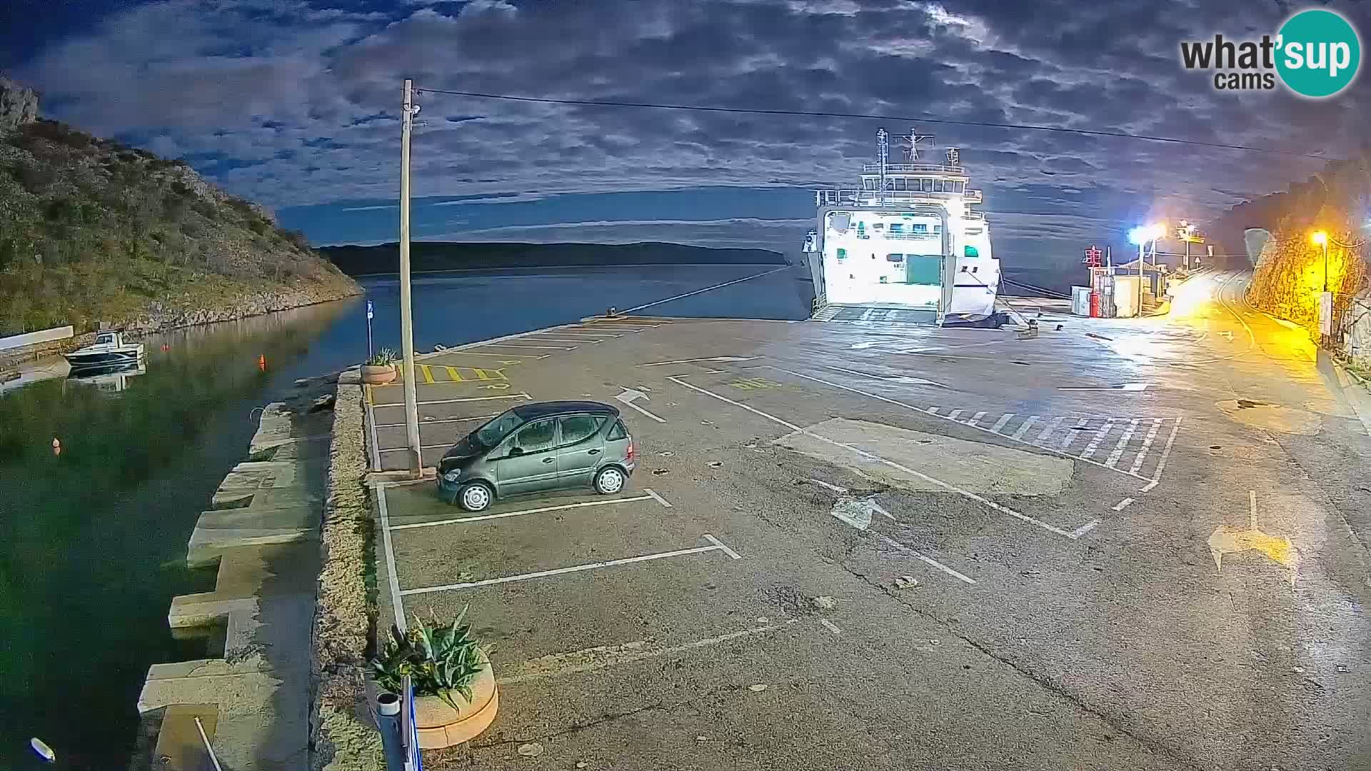 Webcam del puerto de ferris de Prizna – hacia la isla de Pag