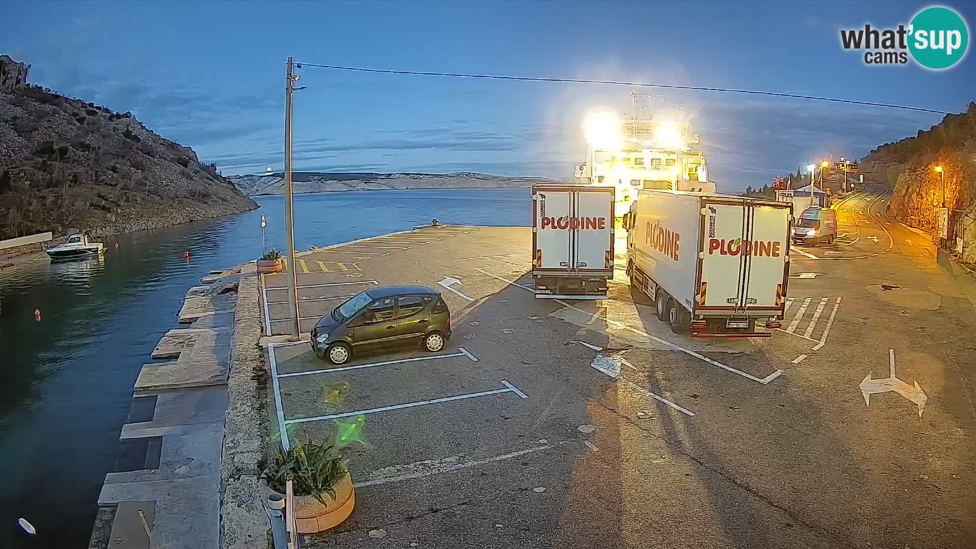 Webcam del puerto de ferris de Prizna – hacia la isla de Pag