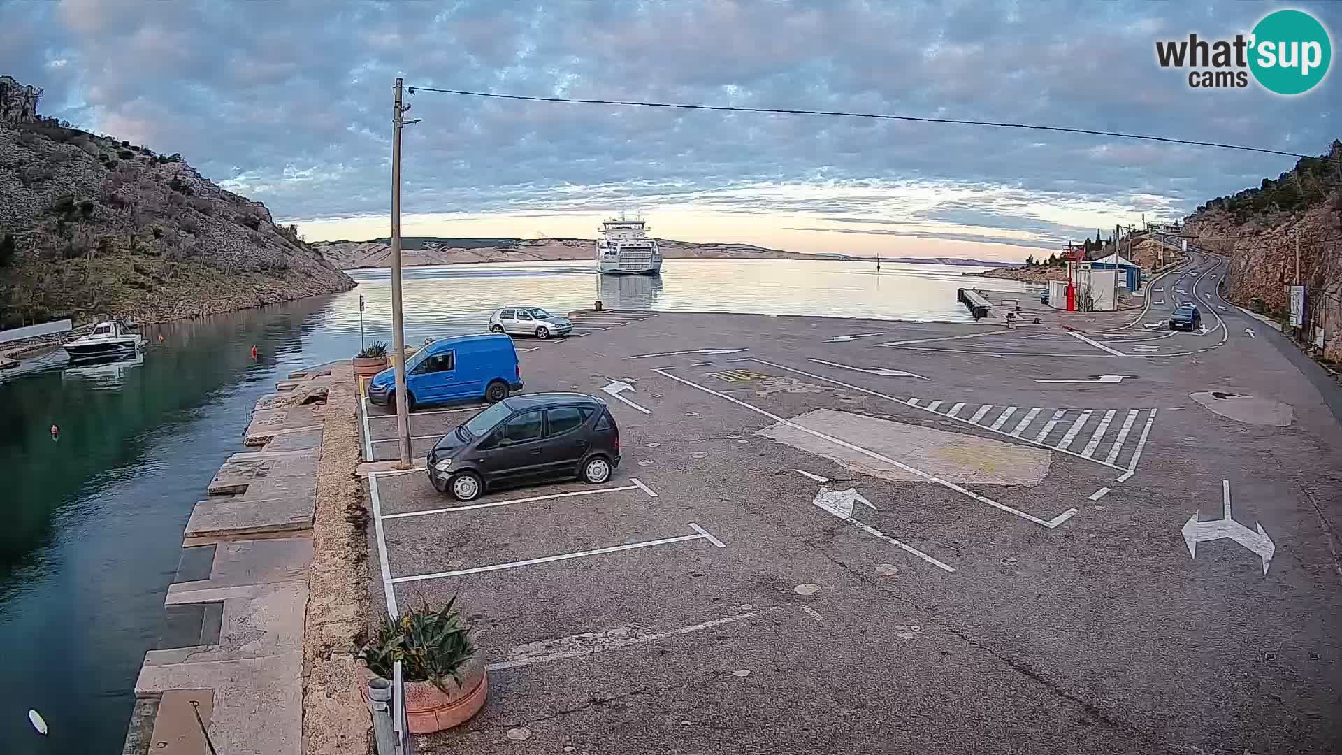 Webcam del puerto de ferris de Prizna – hacia la isla de Pag