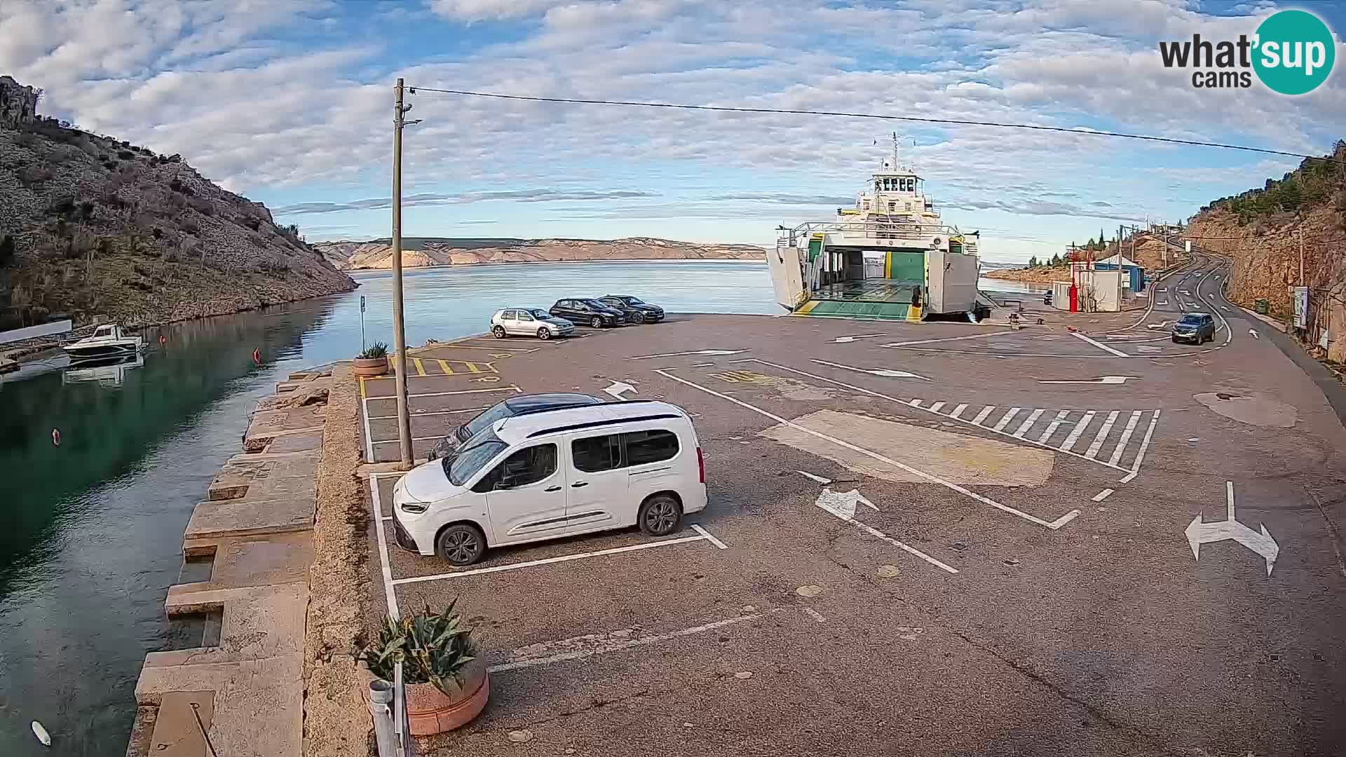 Web kamera trajektna luka Prizna – prema otoku Pag