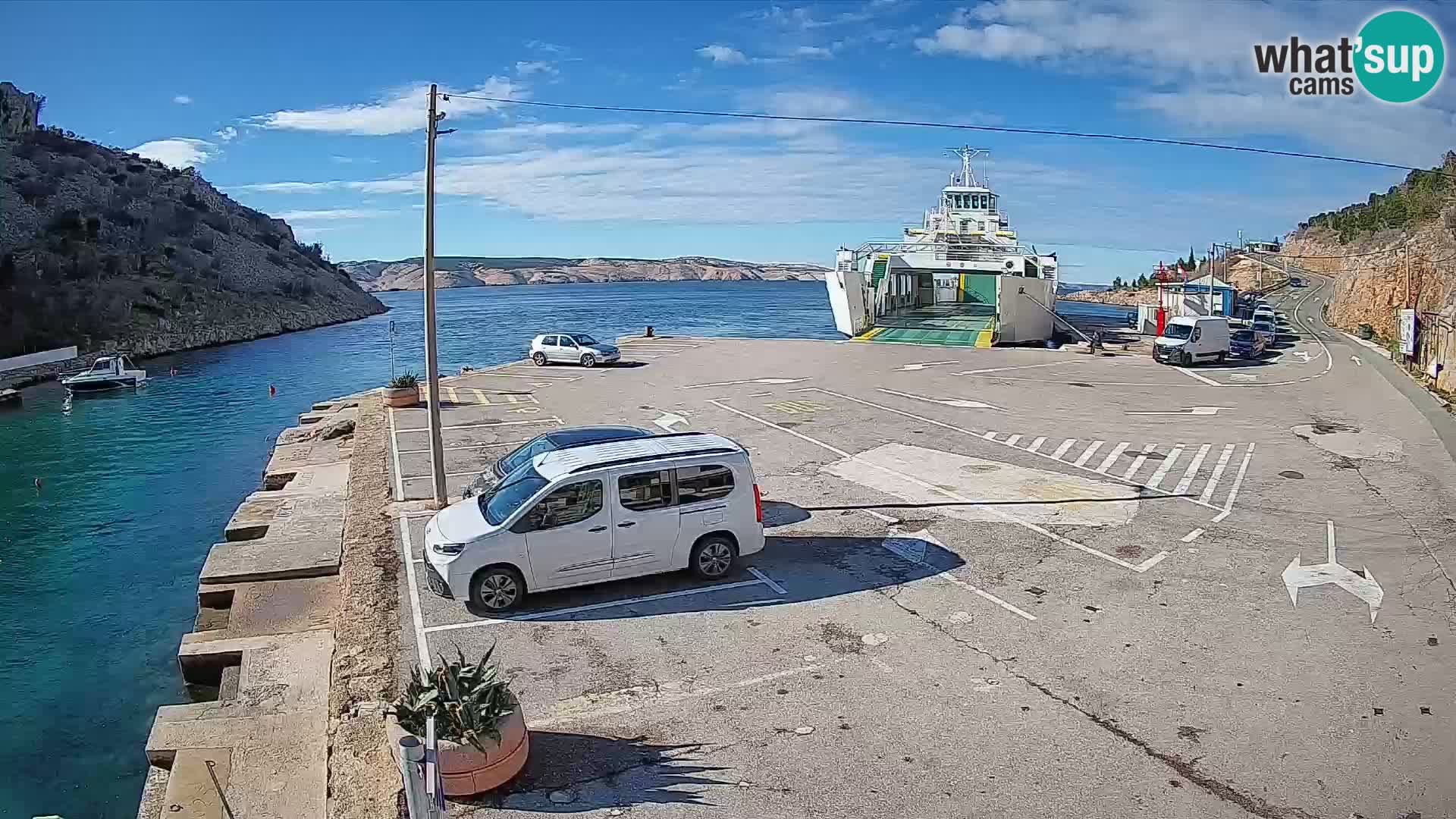 Webcam del puerto de ferris de Prizna – hacia la isla de Pag