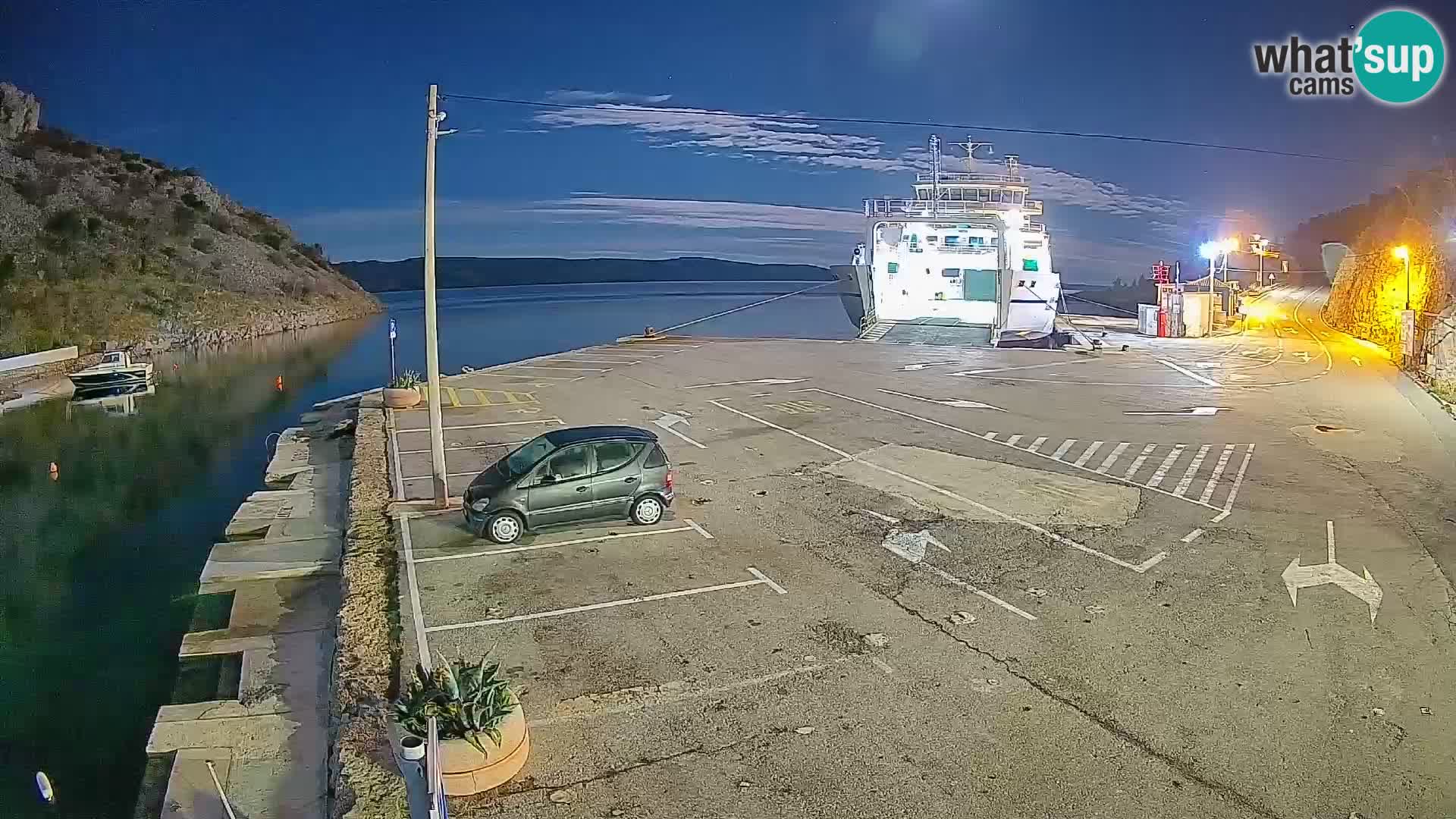 Webcam del puerto de ferris de Prizna – hacia la isla de Pag