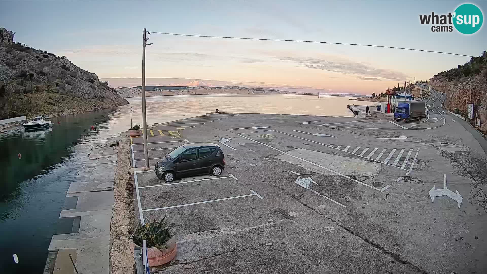 Webcam port de ferry de Prizna – vers l’île de Pag