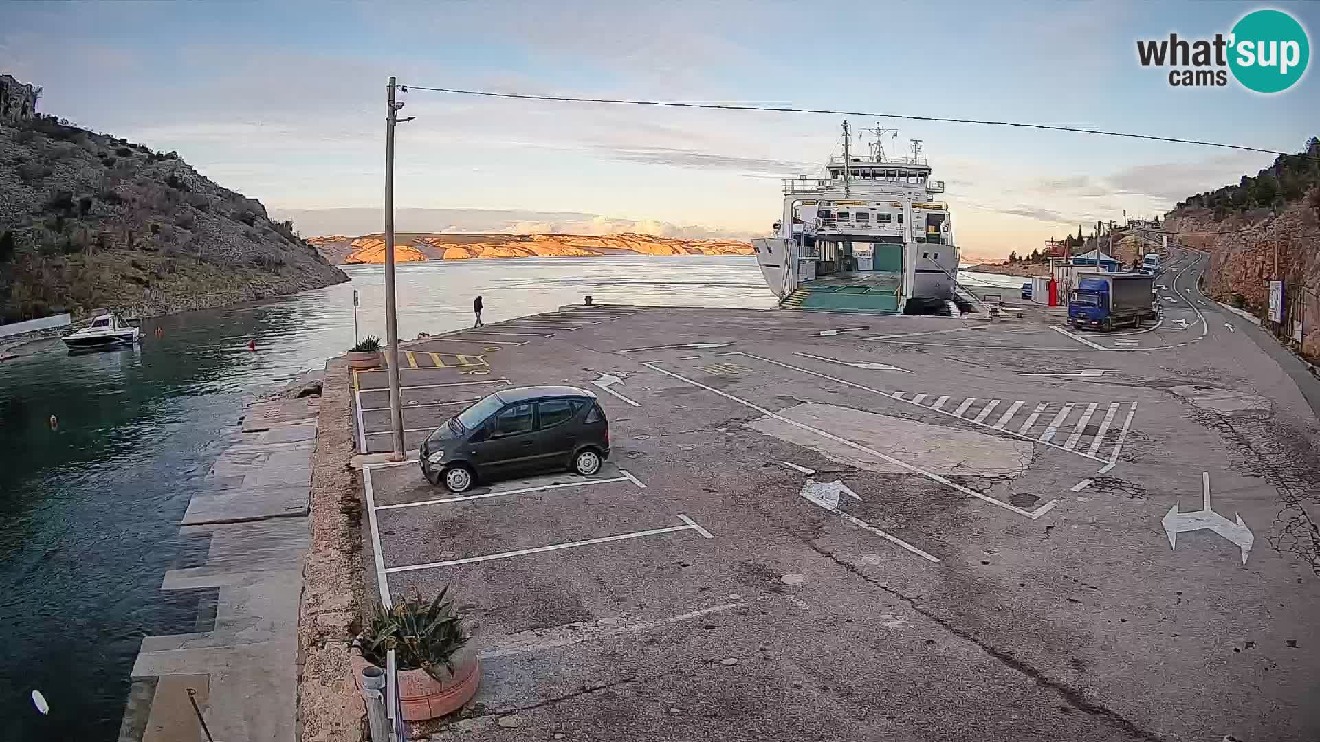 Webcam Prizna ferry port to Pag island