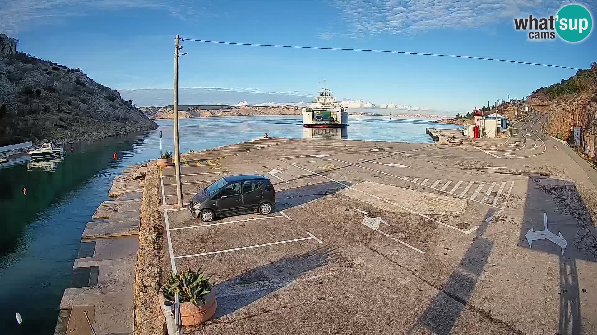 Web kamera trajektna luka Prizna – prema otoku Pag