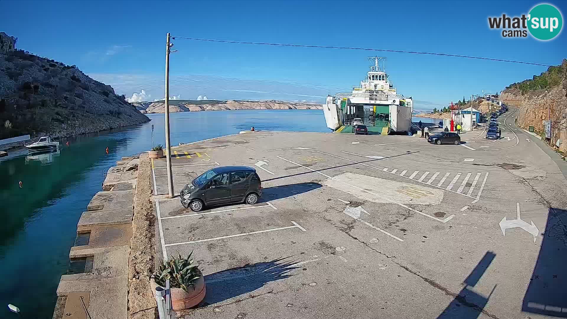 Webcam del puerto de ferris de Prizna – hacia la isla de Pag