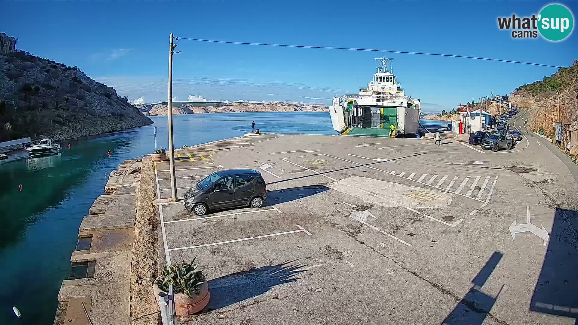 Webcam del puerto de ferris de Prizna – hacia la isla de Pag