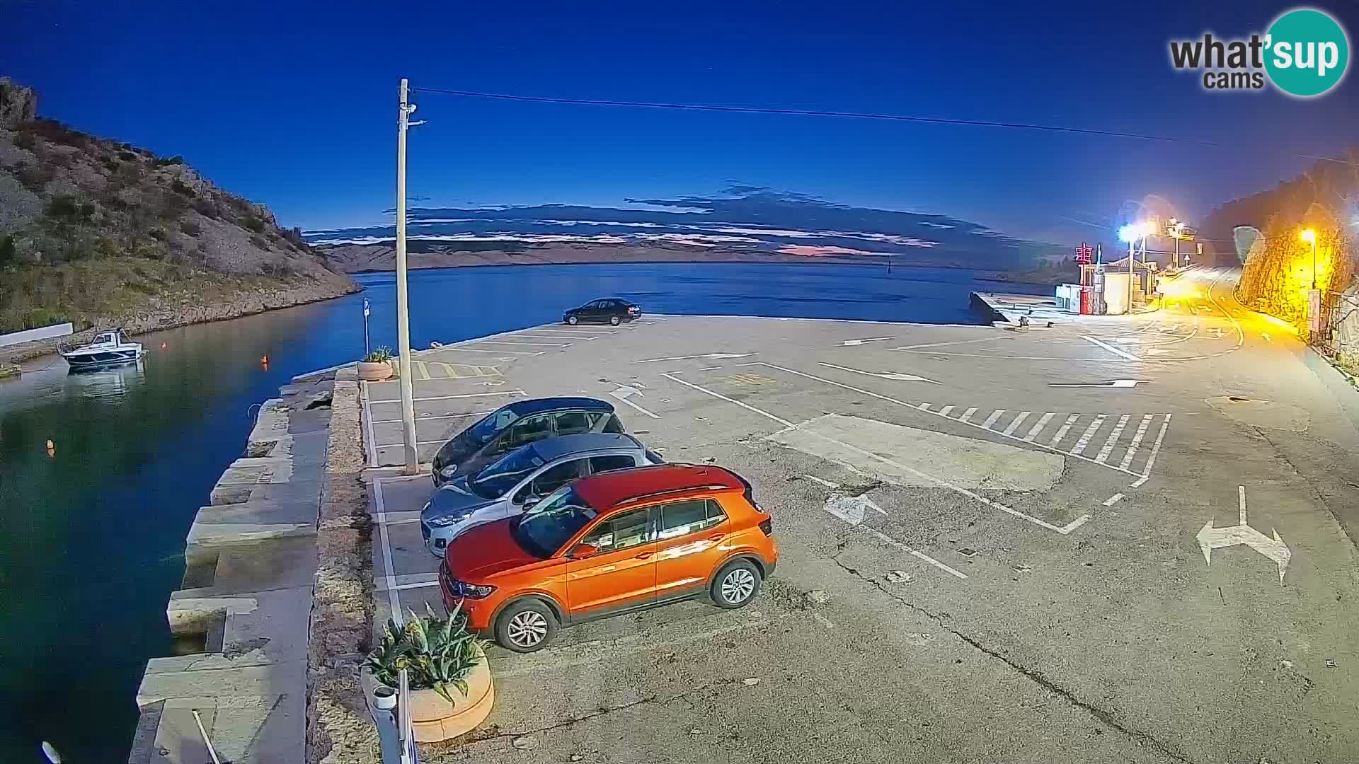 Web kamera trajektna luka Prizna – prema otoku Pag