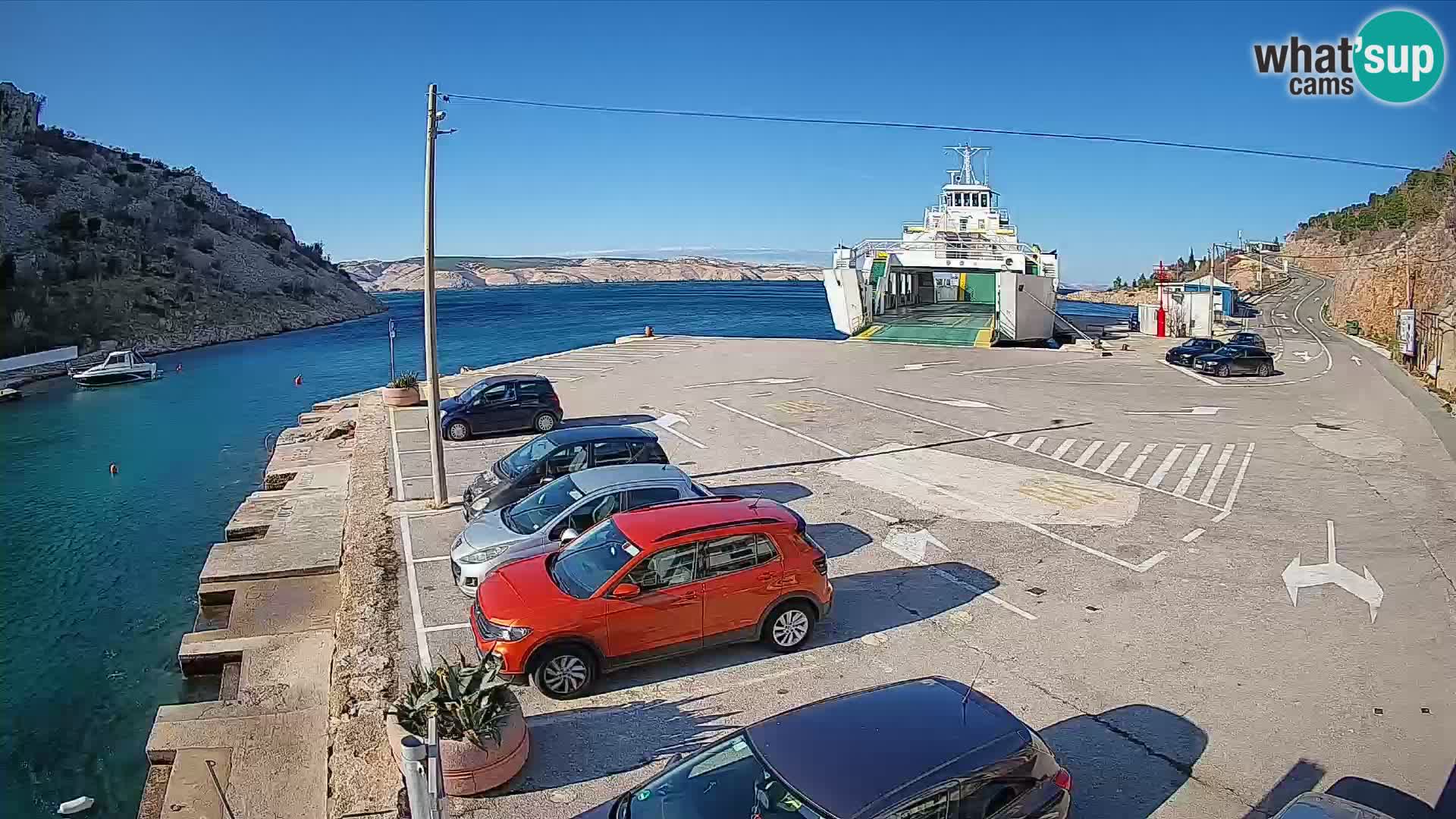 Webcam del puerto de ferris de Prizna – hacia la isla de Pag