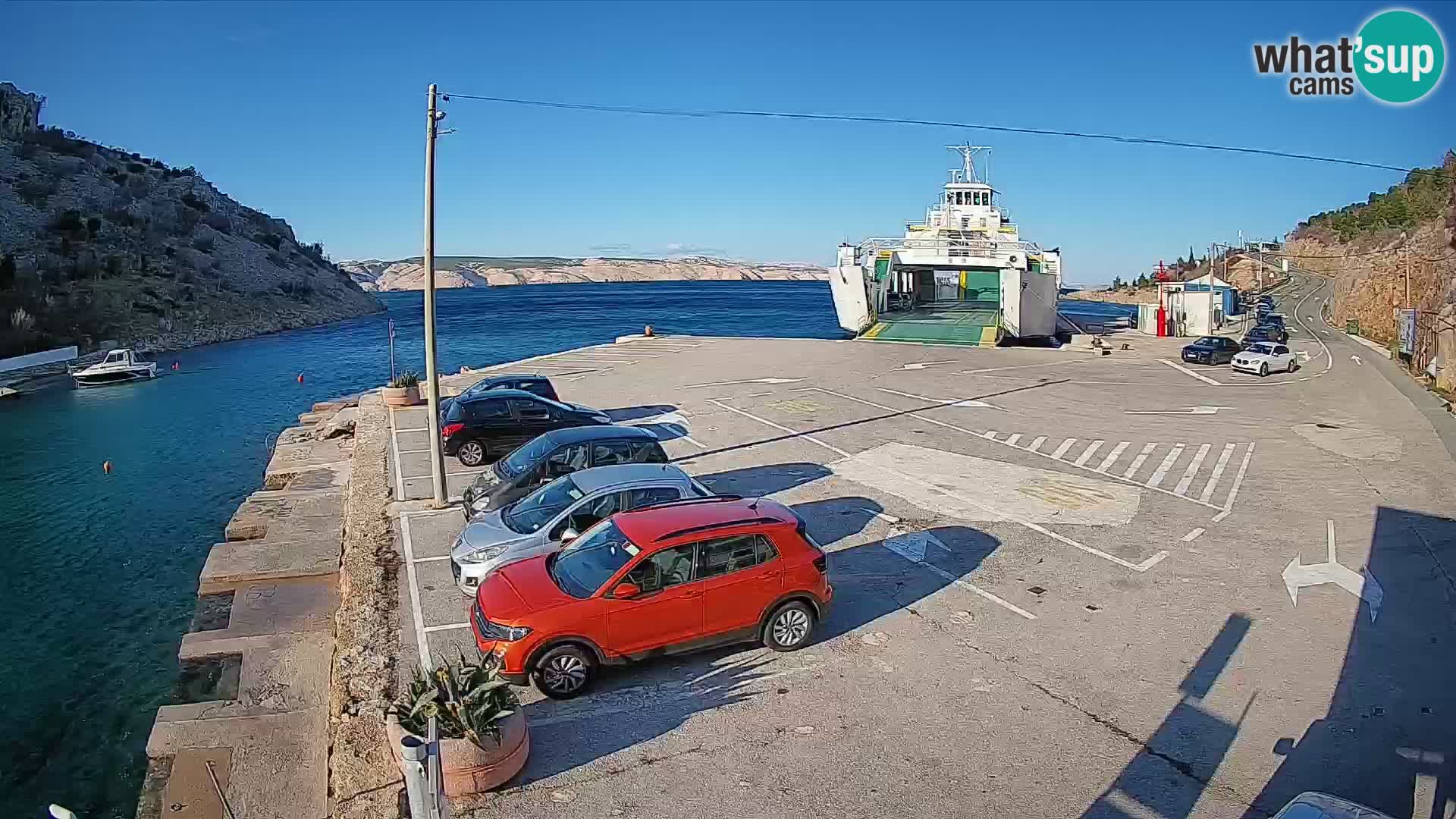 Webcam del puerto de ferris de Prizna – hacia la isla de Pag