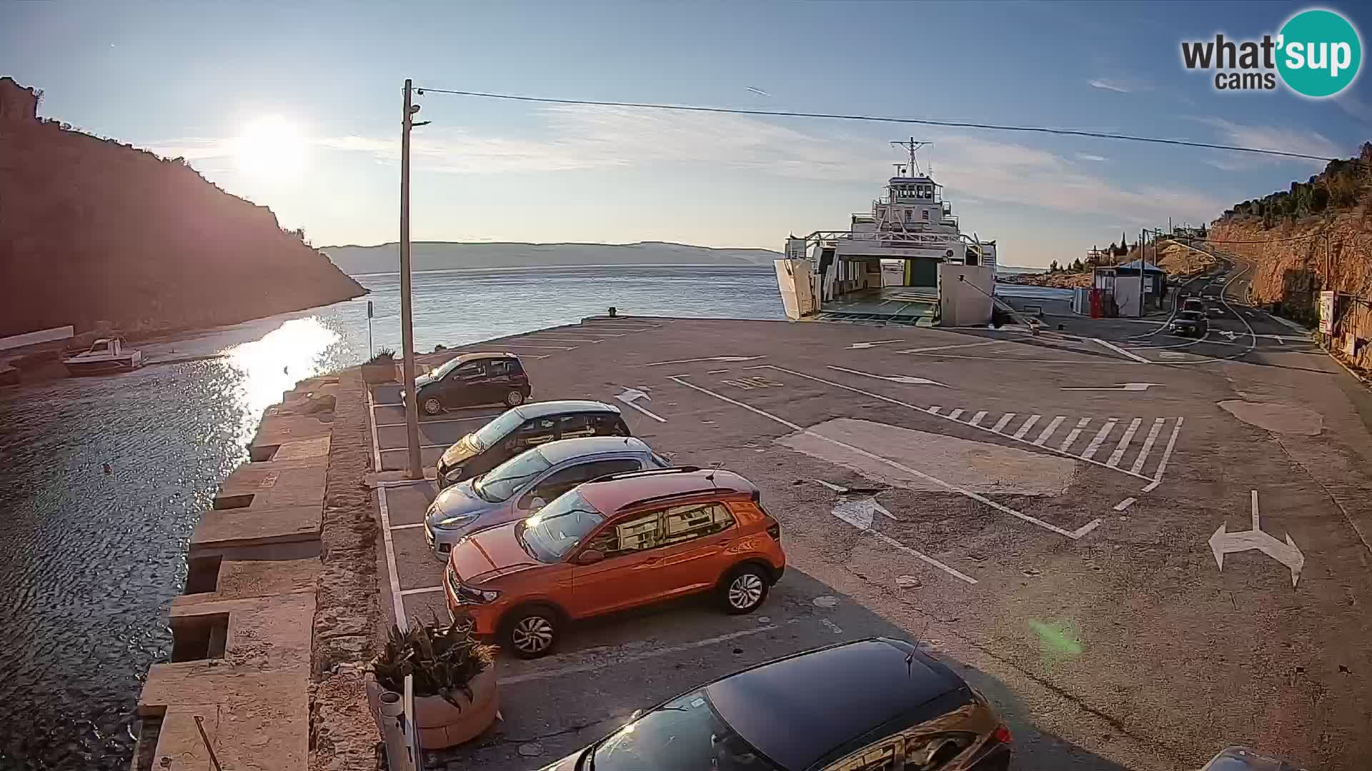Webcam del puerto de ferris de Prizna – hacia la isla de Pag