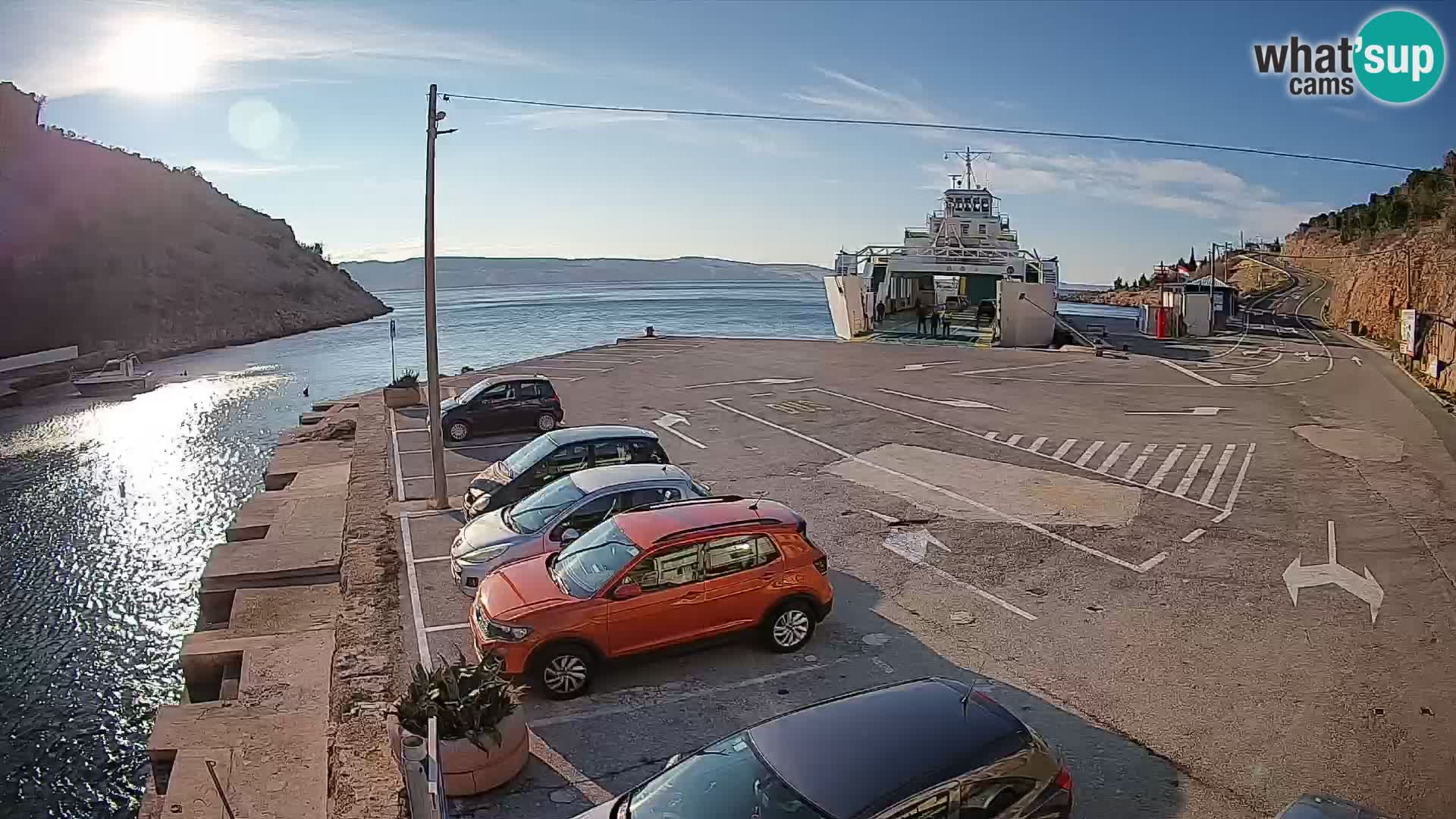 Webcam del puerto de ferris de Prizna – hacia la isla de Pag