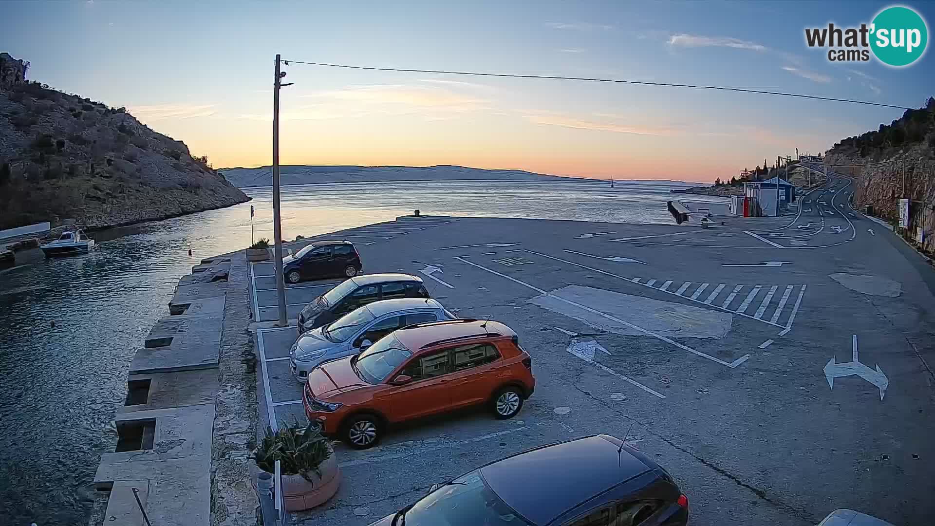 Webcam del puerto de ferris de Prizna – hacia la isla de Pag