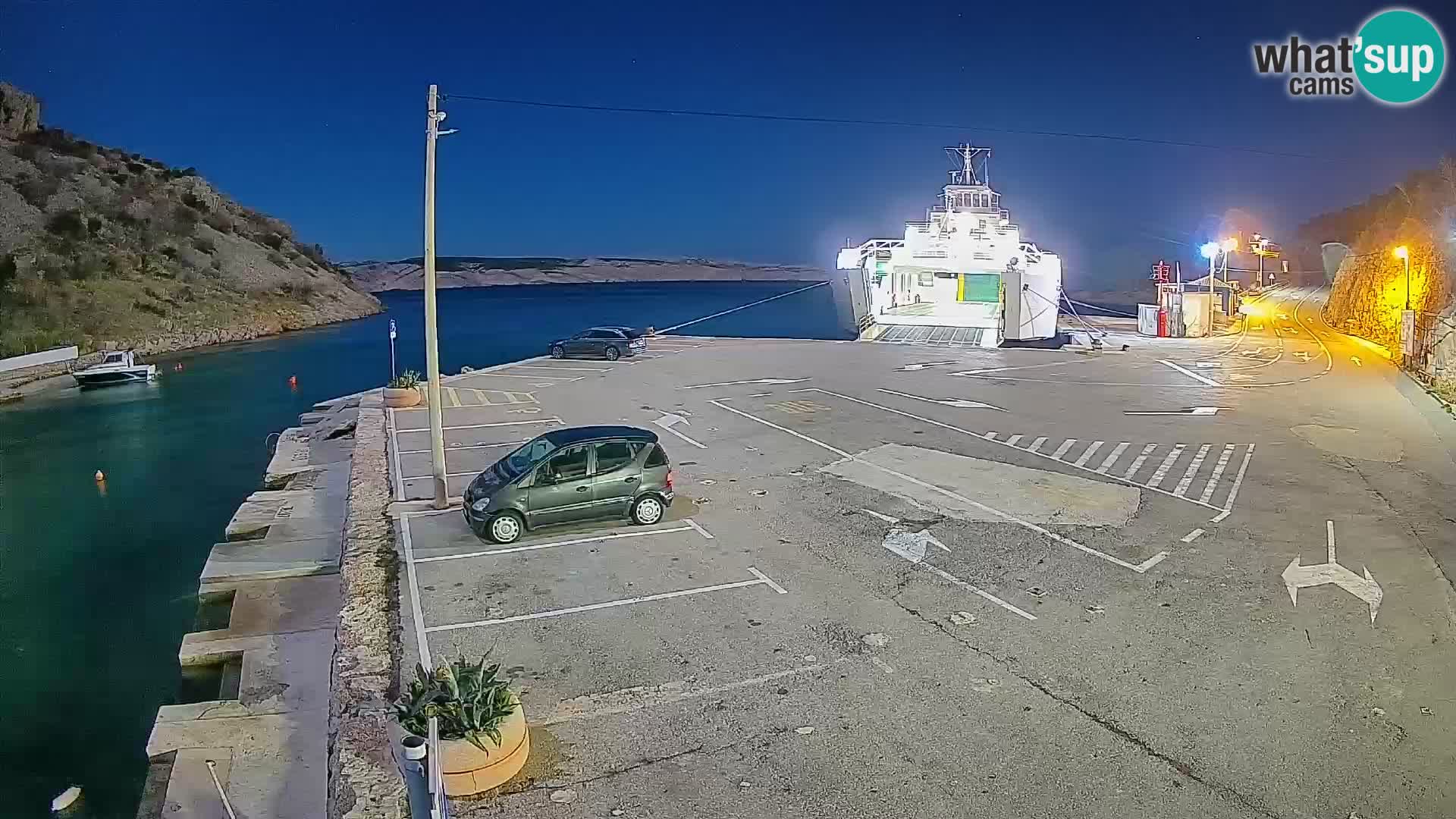 Webcam del puerto de ferris de Prizna – hacia la isla de Pag