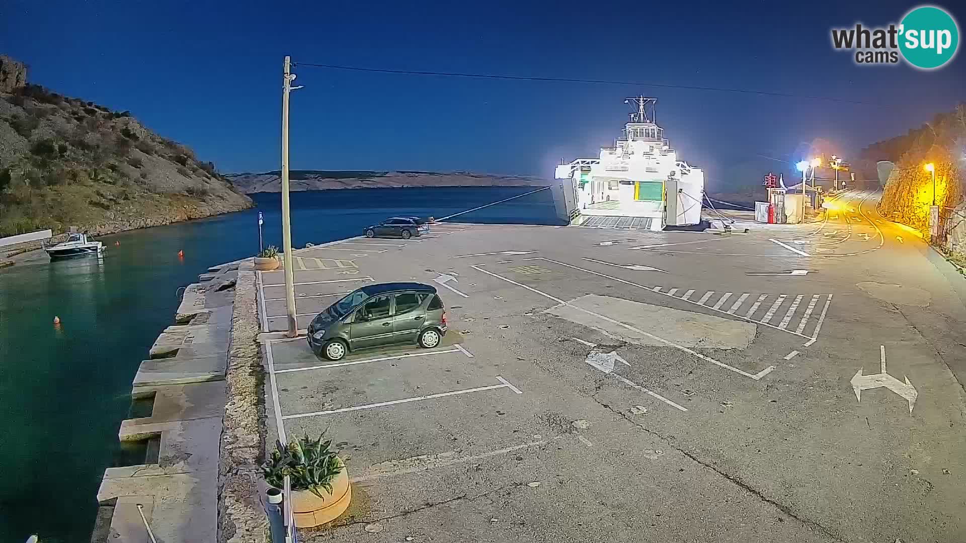 Webcam del puerto de ferris de Prizna – hacia la isla de Pag