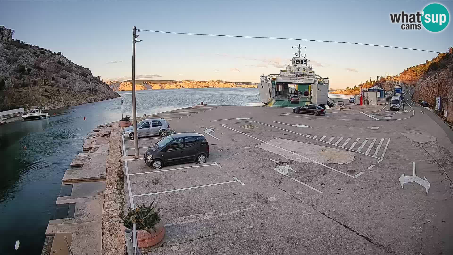 Web kamera trajektna luka Prizna – prema otoku Pag