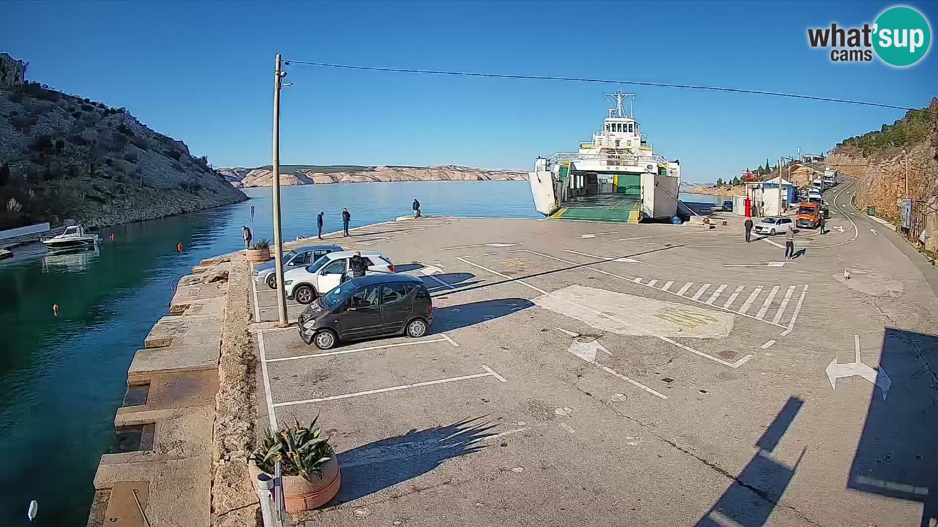Webcam del puerto de ferris de Prizna – hacia la isla de Pag