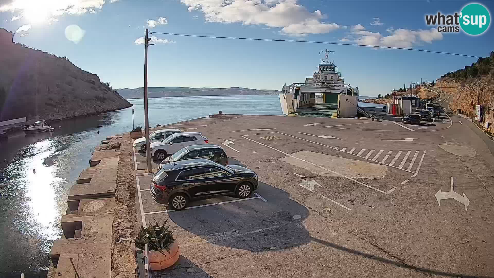 Webcam del puerto de ferris de Prizna – hacia la isla de Pag