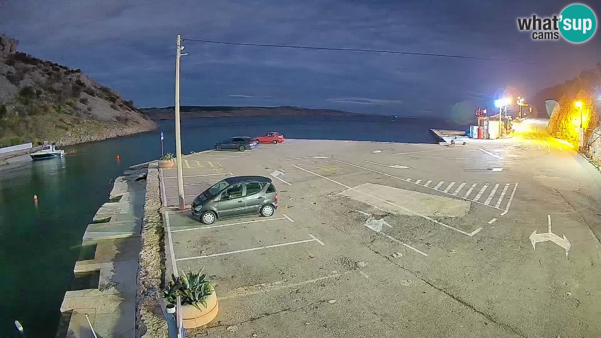 Webcam del puerto de ferris de Prizna – hacia la isla de Pag