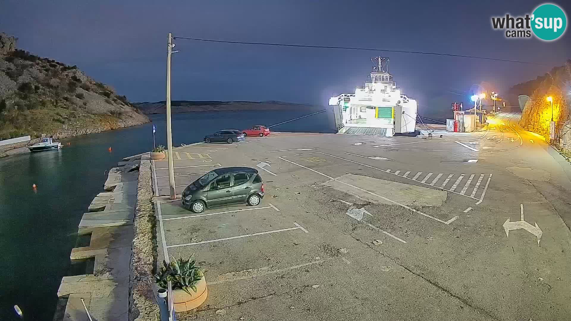 Webcam del puerto de ferris de Prizna – hacia la isla de Pag