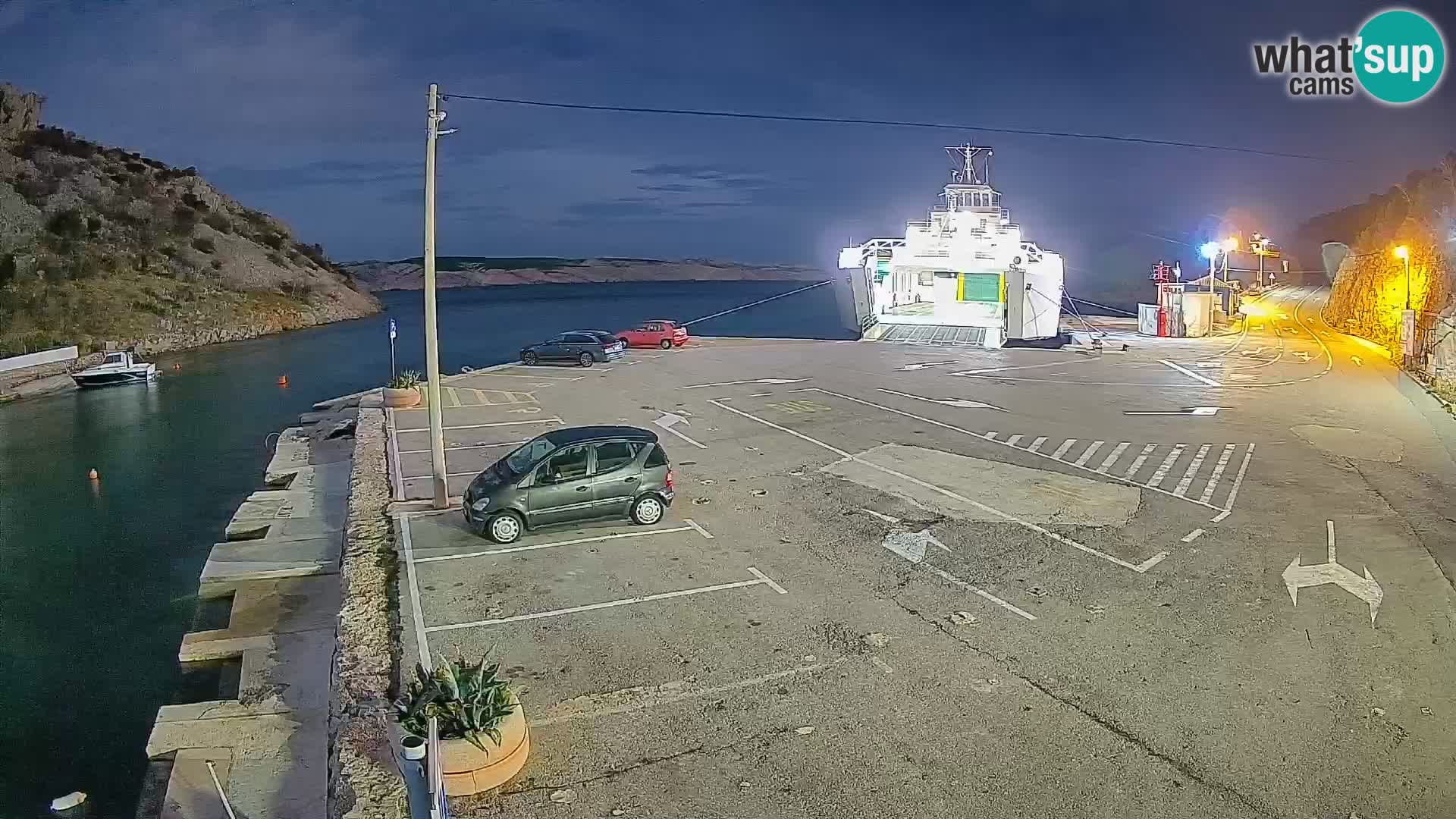 Webcam del puerto de ferris de Prizna – hacia la isla de Pag