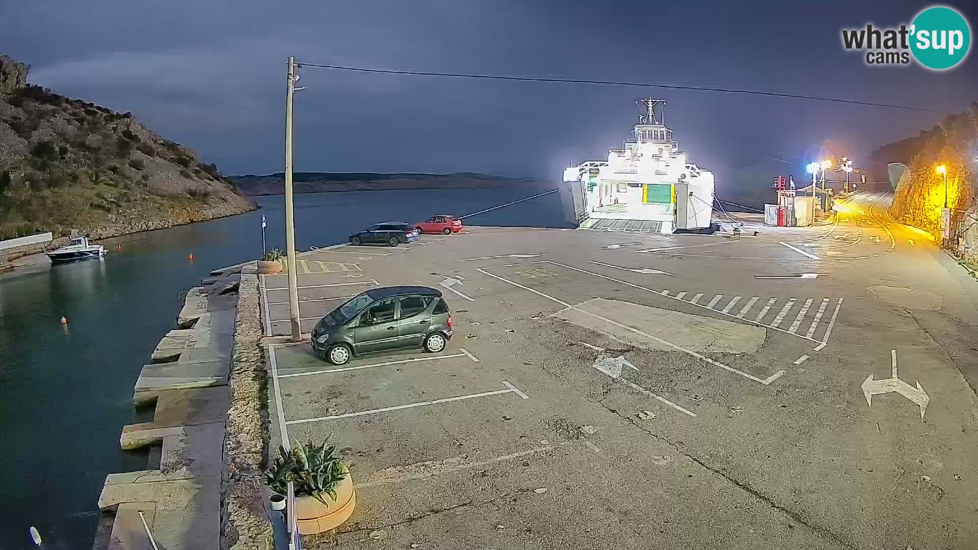 Webcam del puerto de ferris de Prizna – hacia la isla de Pag