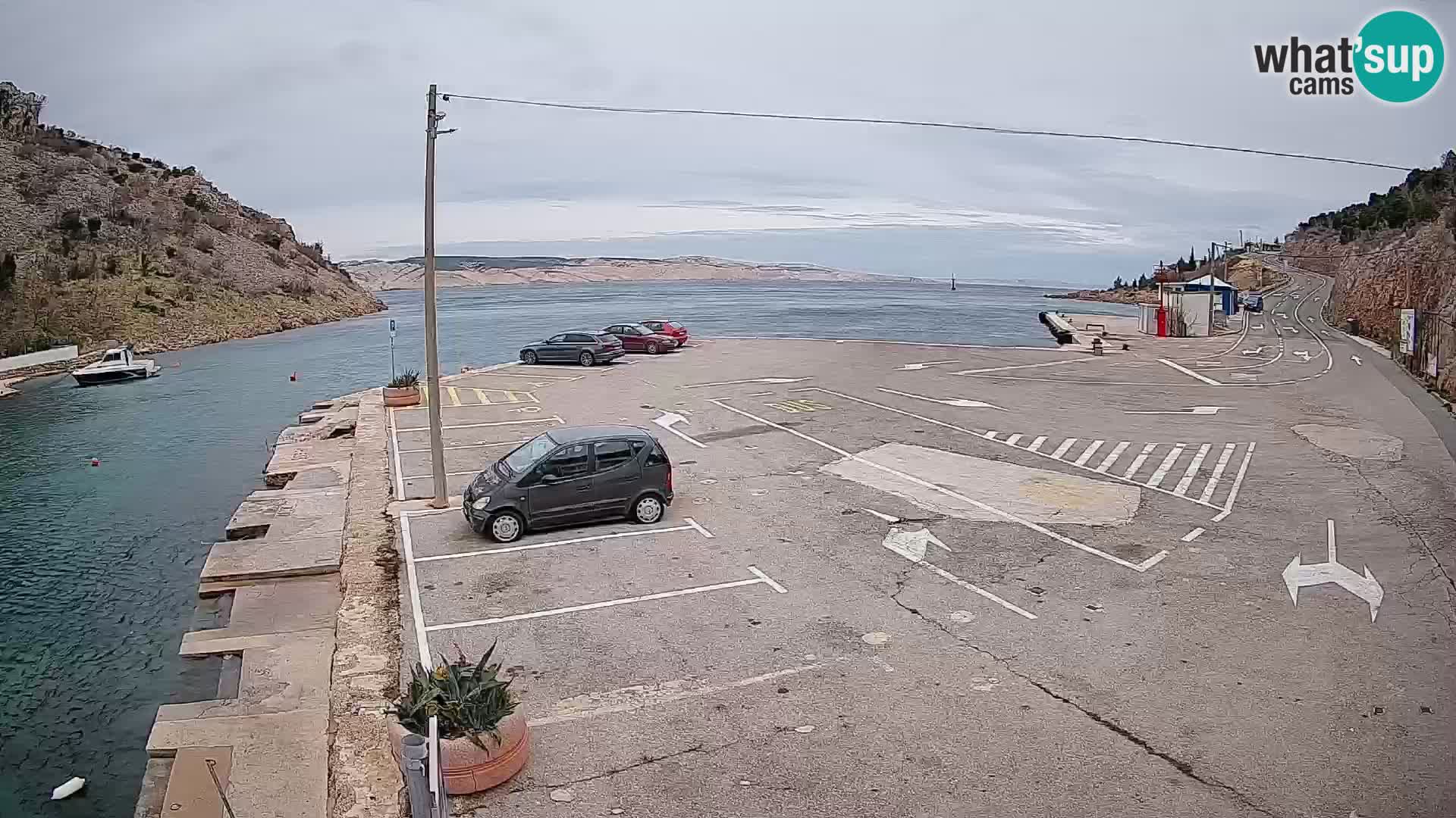 Webcam del puerto de ferris de Prizna – hacia la isla de Pag