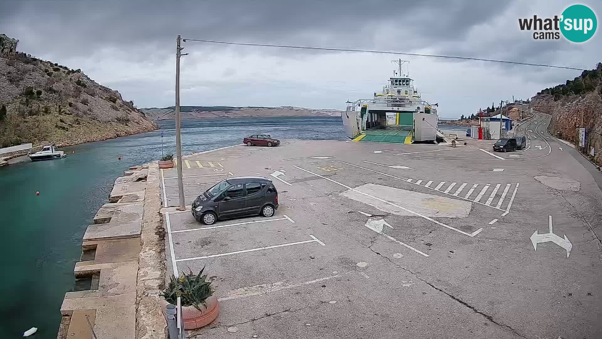 Webcam del puerto de ferris de Prizna – hacia la isla de Pag