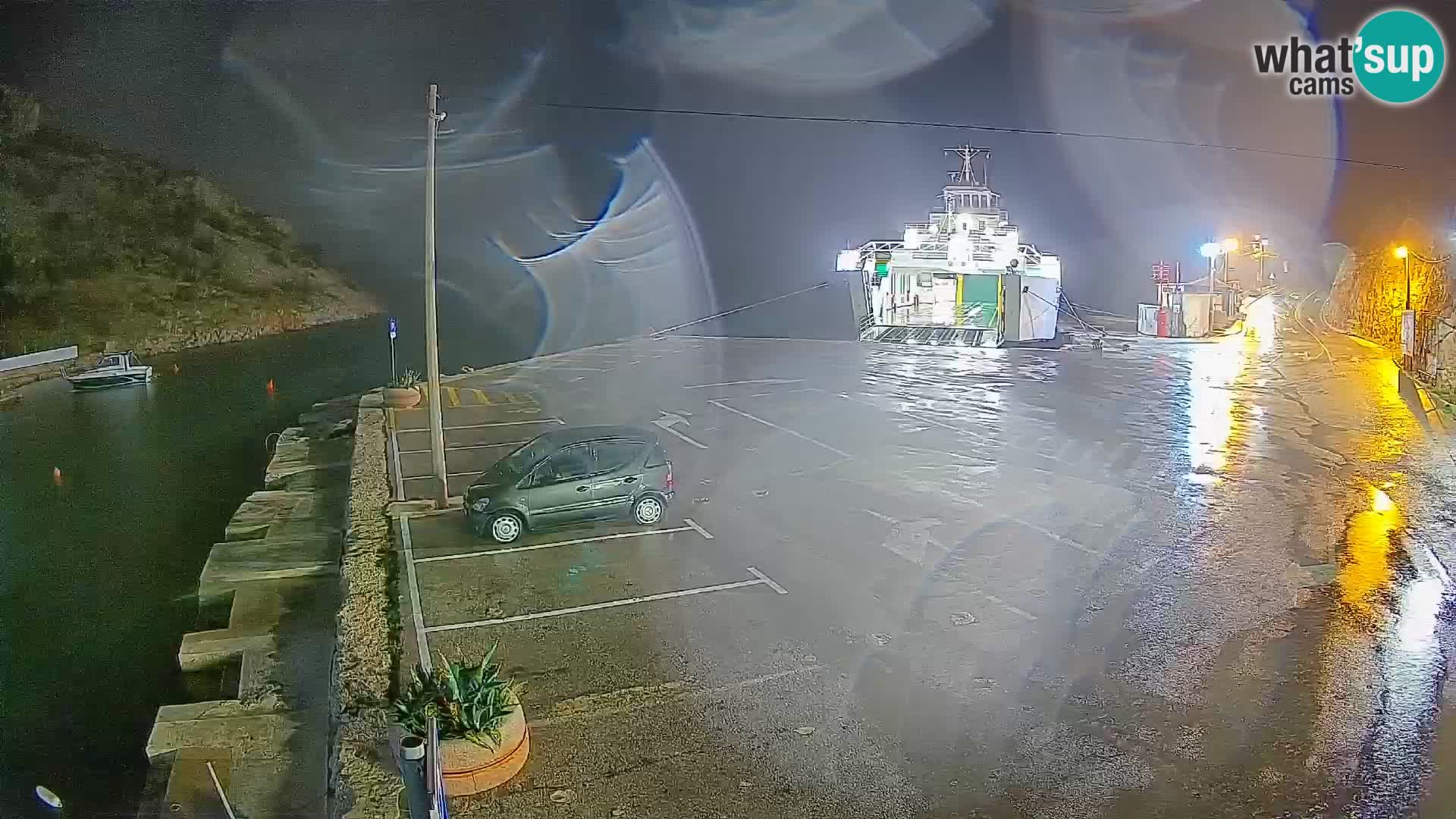 Webcam del puerto de ferris de Prizna – hacia la isla de Pag