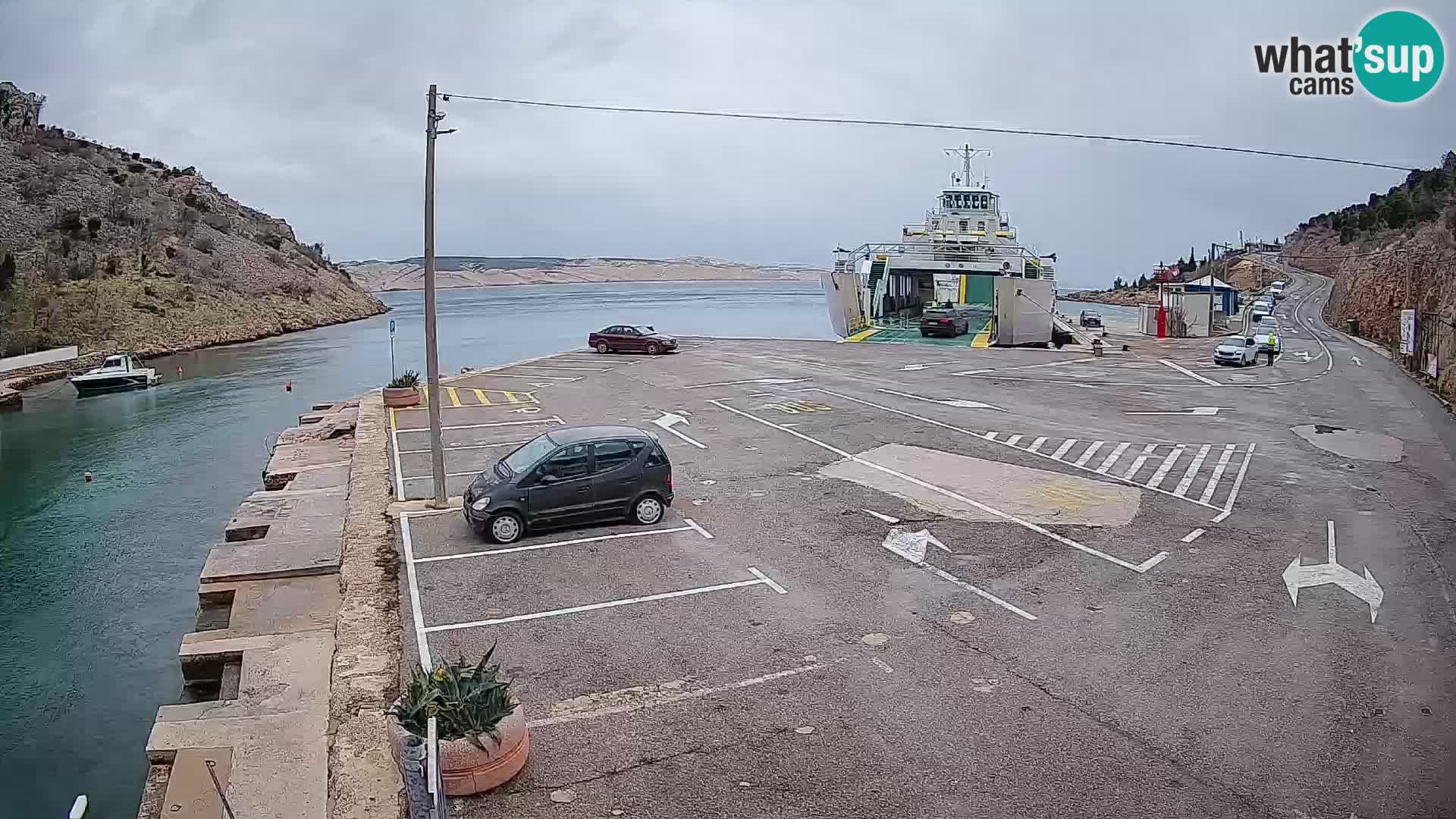 Webcam del puerto de ferris de Prizna – hacia la isla de Pag