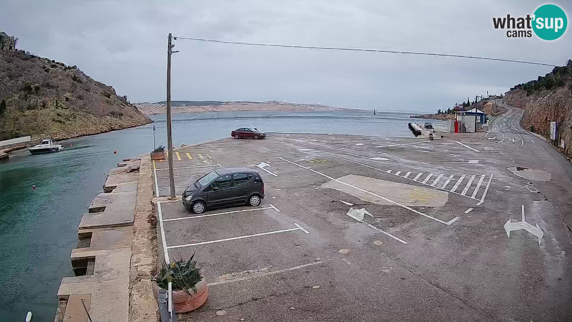 Web kamera trajektna luka Prizna – prema otoku Pag