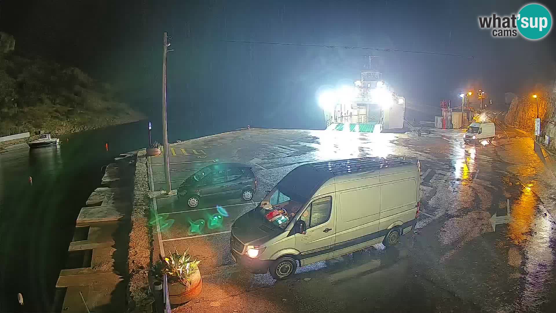 Webcam del puerto de ferris de Prizna – hacia la isla de Pag