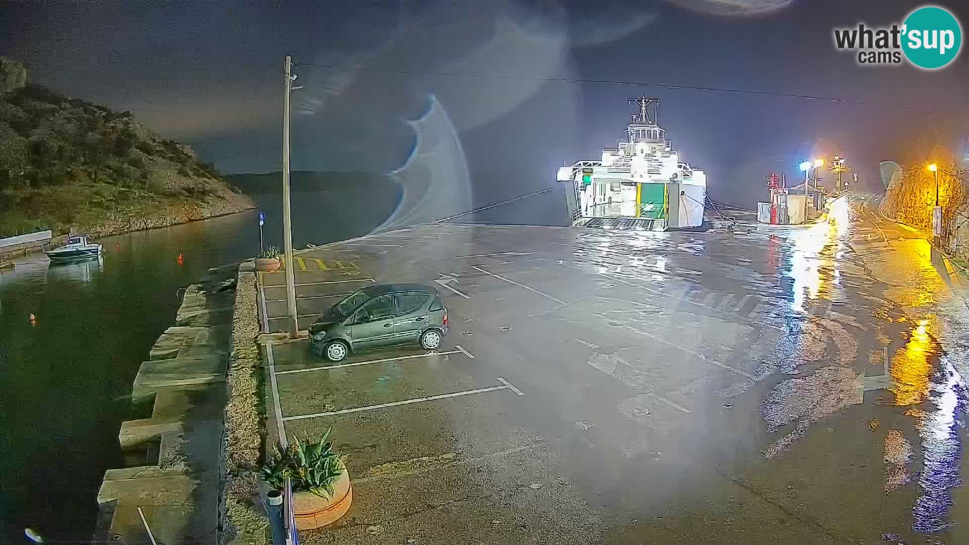 Webcam del puerto de ferris de Prizna – hacia la isla de Pag