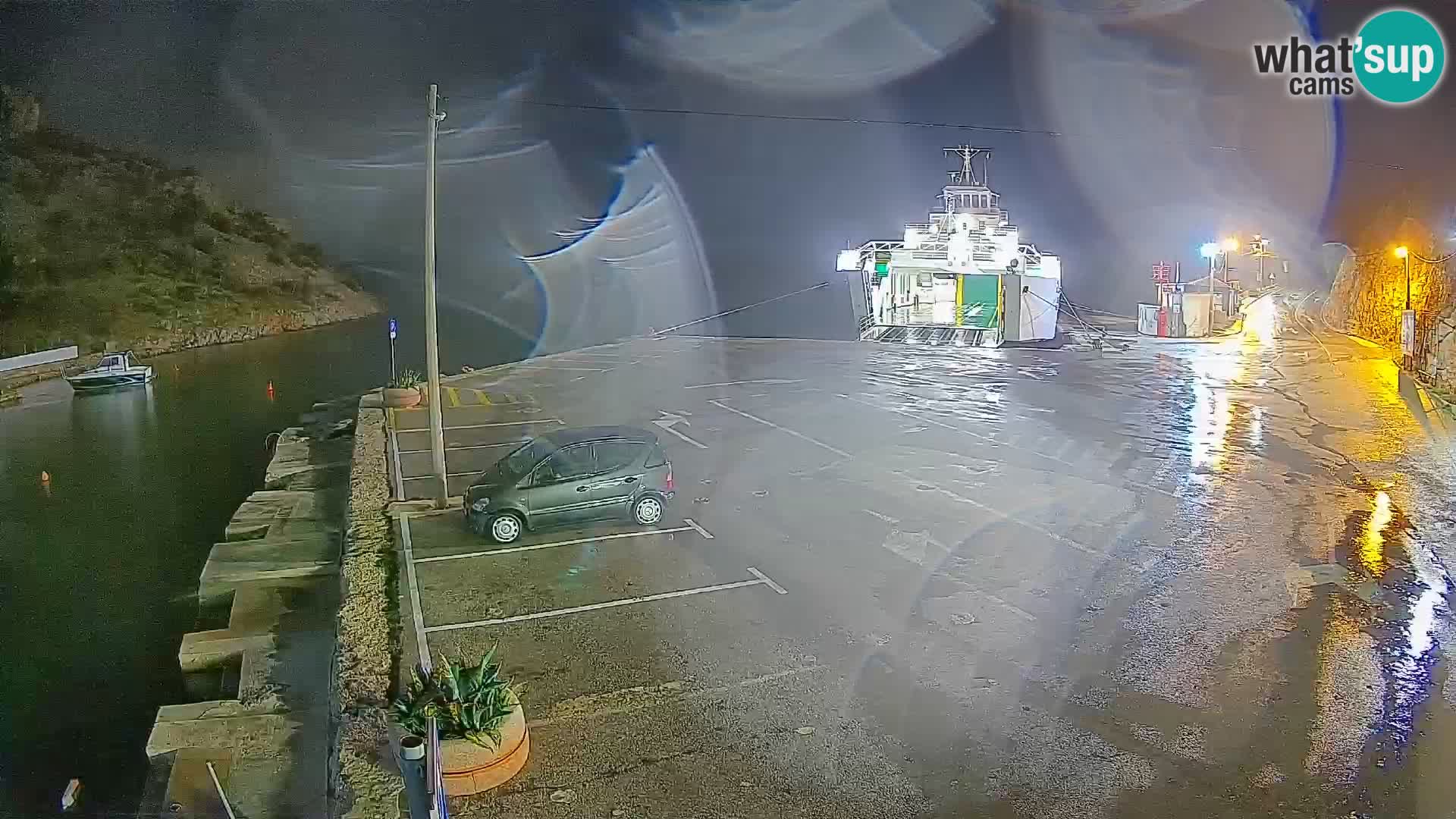 Webcam del puerto de ferris de Prizna – hacia la isla de Pag