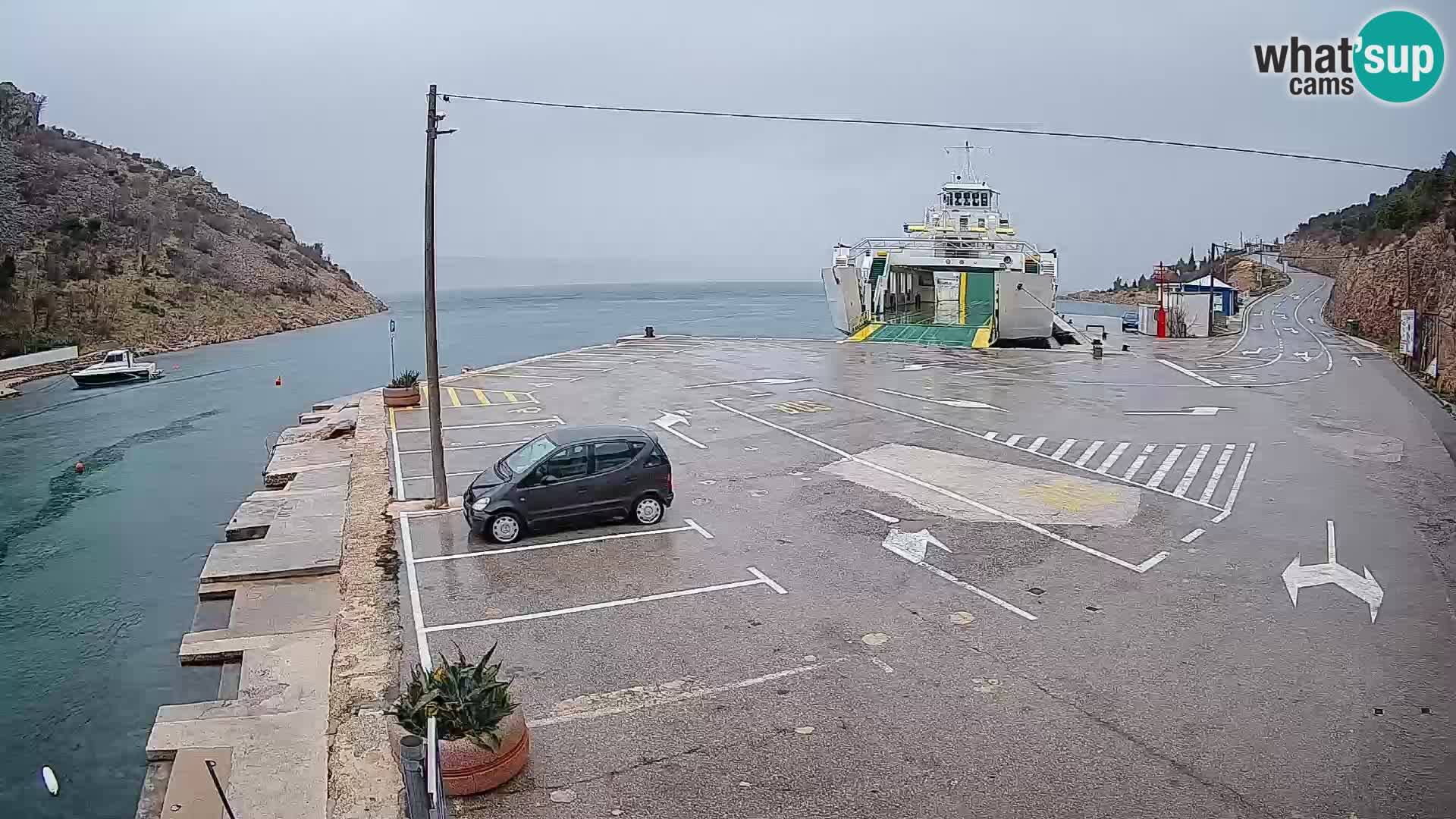 Webcam del puerto de ferris de Prizna – hacia la isla de Pag