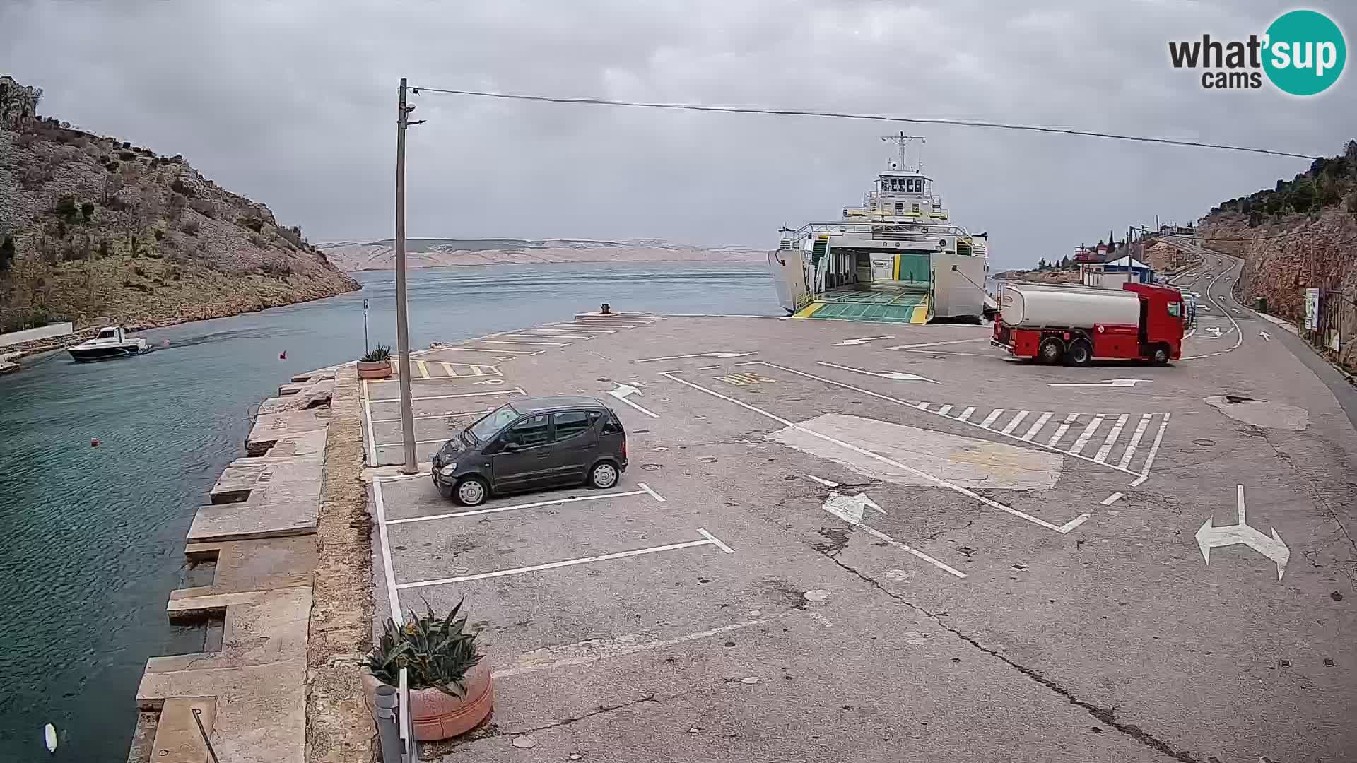 Webcam del puerto de ferris de Prizna – hacia la isla de Pag