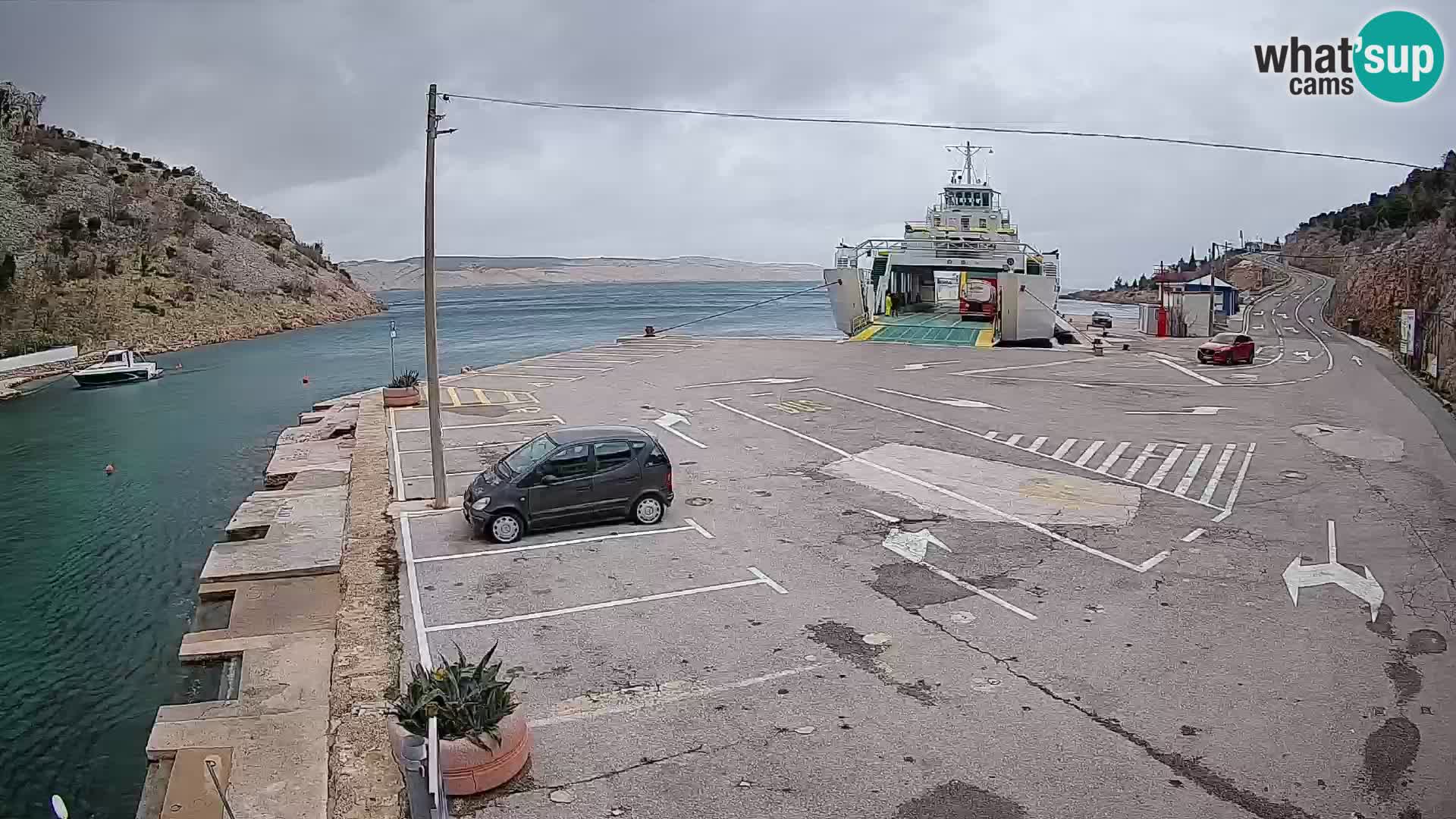 Webcam del puerto de ferris de Prizna – hacia la isla de Pag